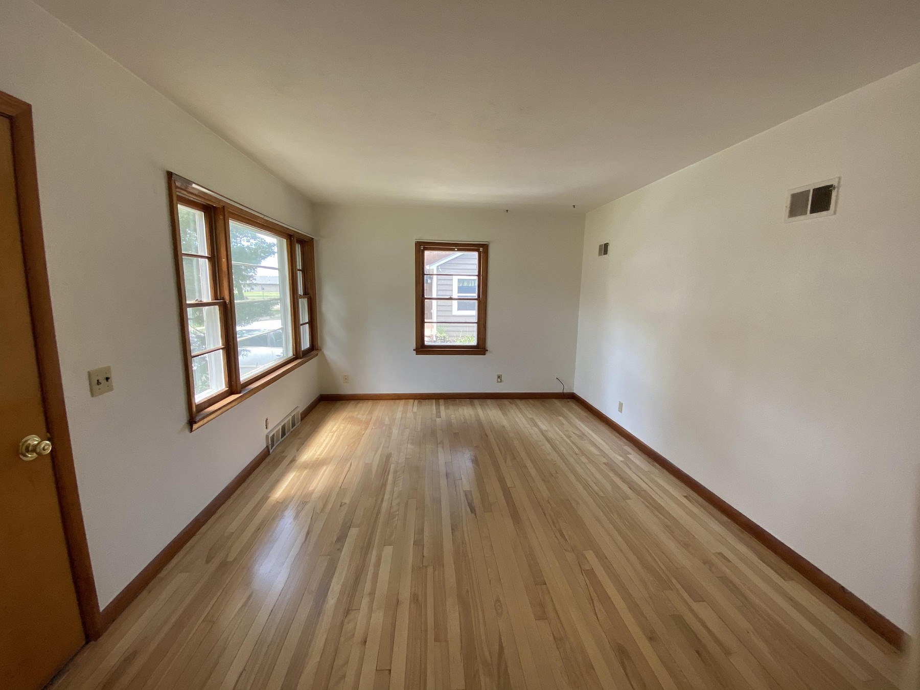 222 7th Street W, Brookings, SD 57006