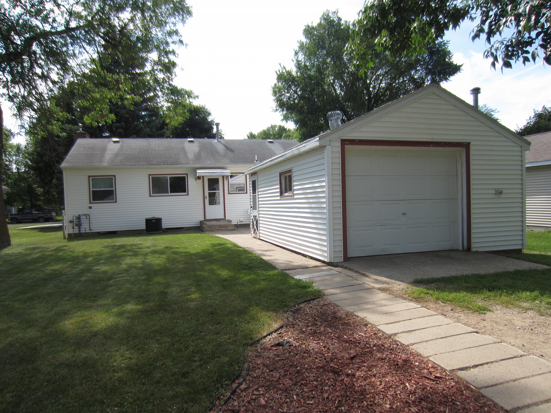 308 Astrachan Avenue, Volga, SD 57071