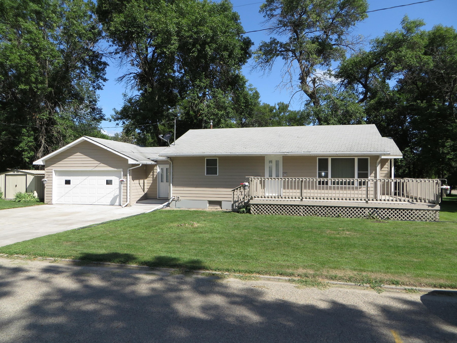 213 Park Avenue S, Lake Preston, SD 57249