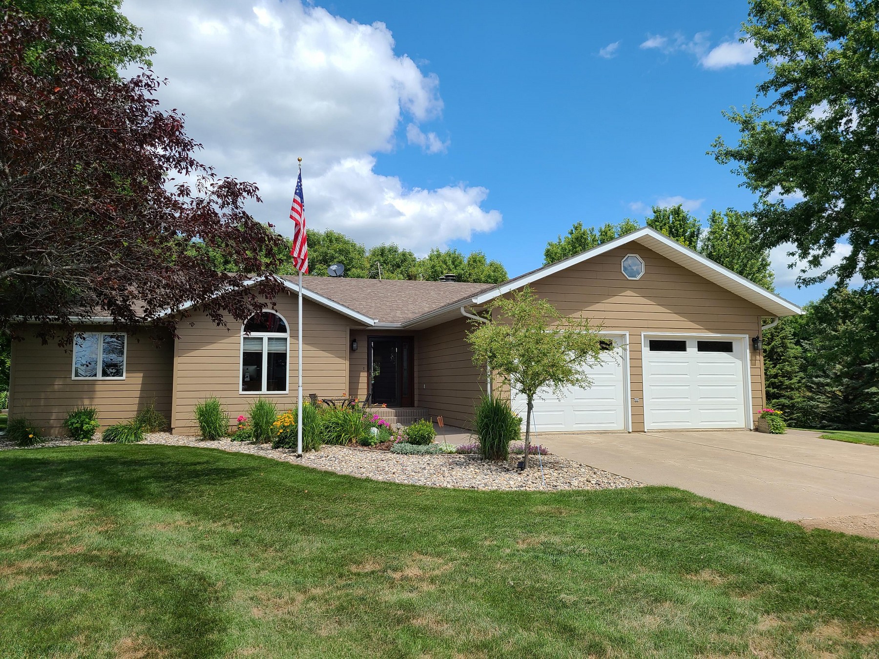 46440 209th Street, Volga, SD 57071