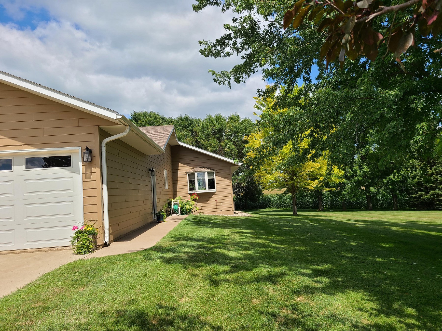 46440 209th Street, Volga, SD 57071