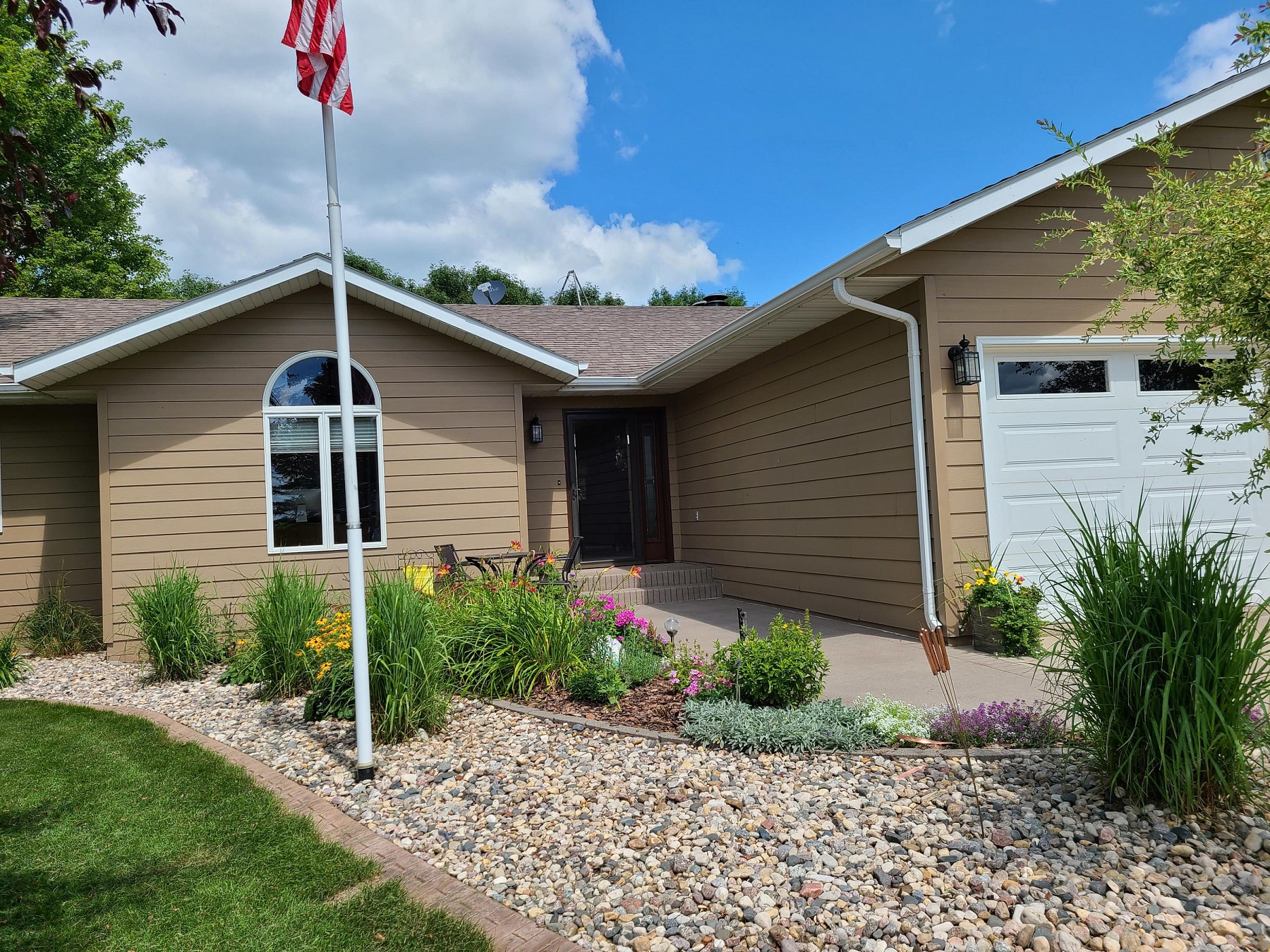 46440 209th Street, Volga, SD 57071