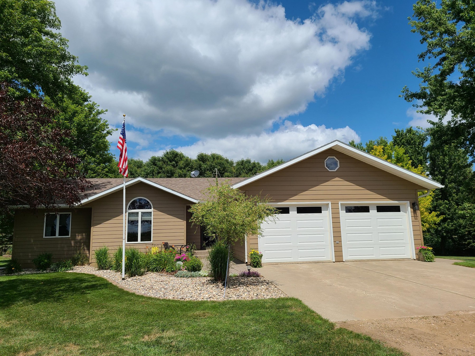 46440 209th Street, Volga, SD 57071