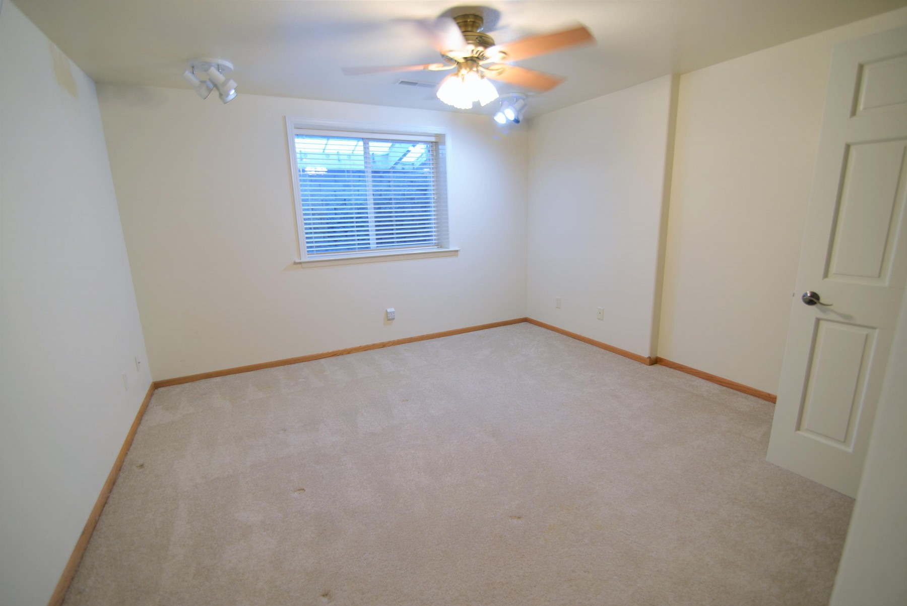 1723 Cypress Point Drive, Brookings, SD 57006