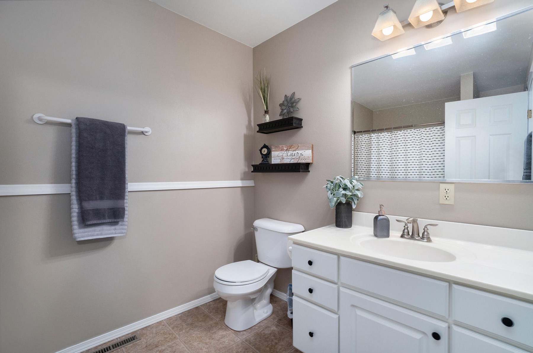 1022 Yorktown Drive, Brookings, SD 57006