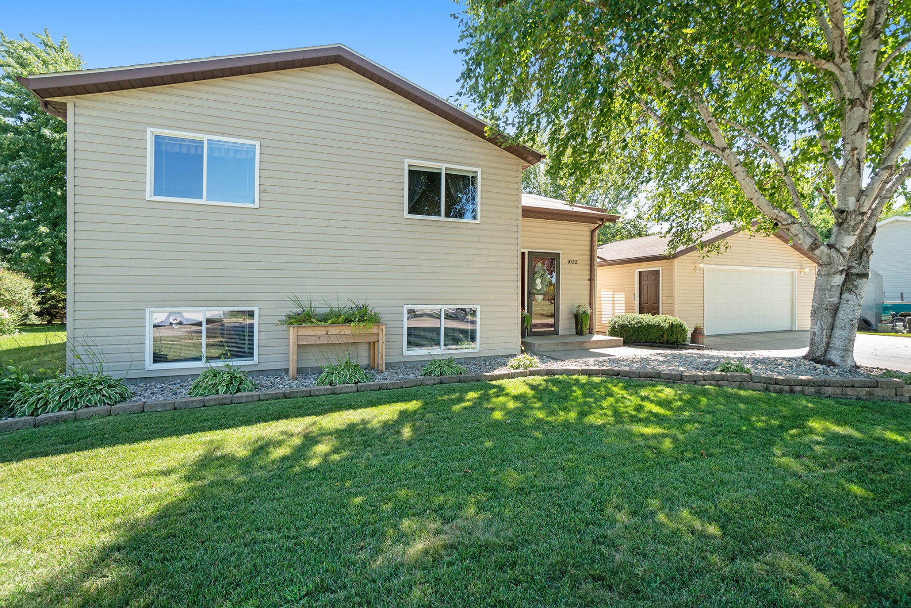 1022 Yorktown Drive, Brookings, SD 57006