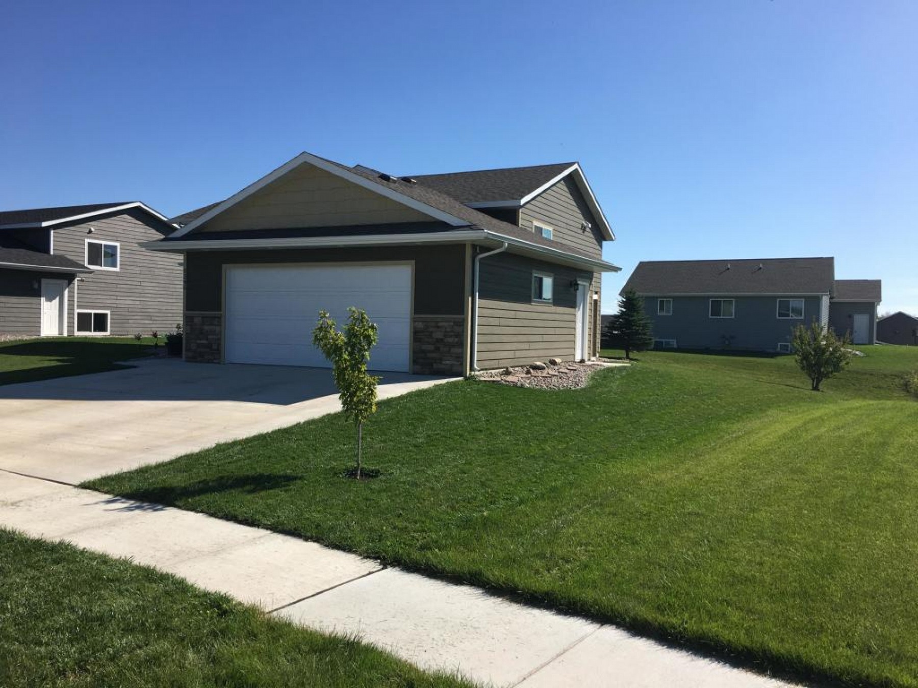 2246 PRIMROSE Drive, Brookings, SD 57006