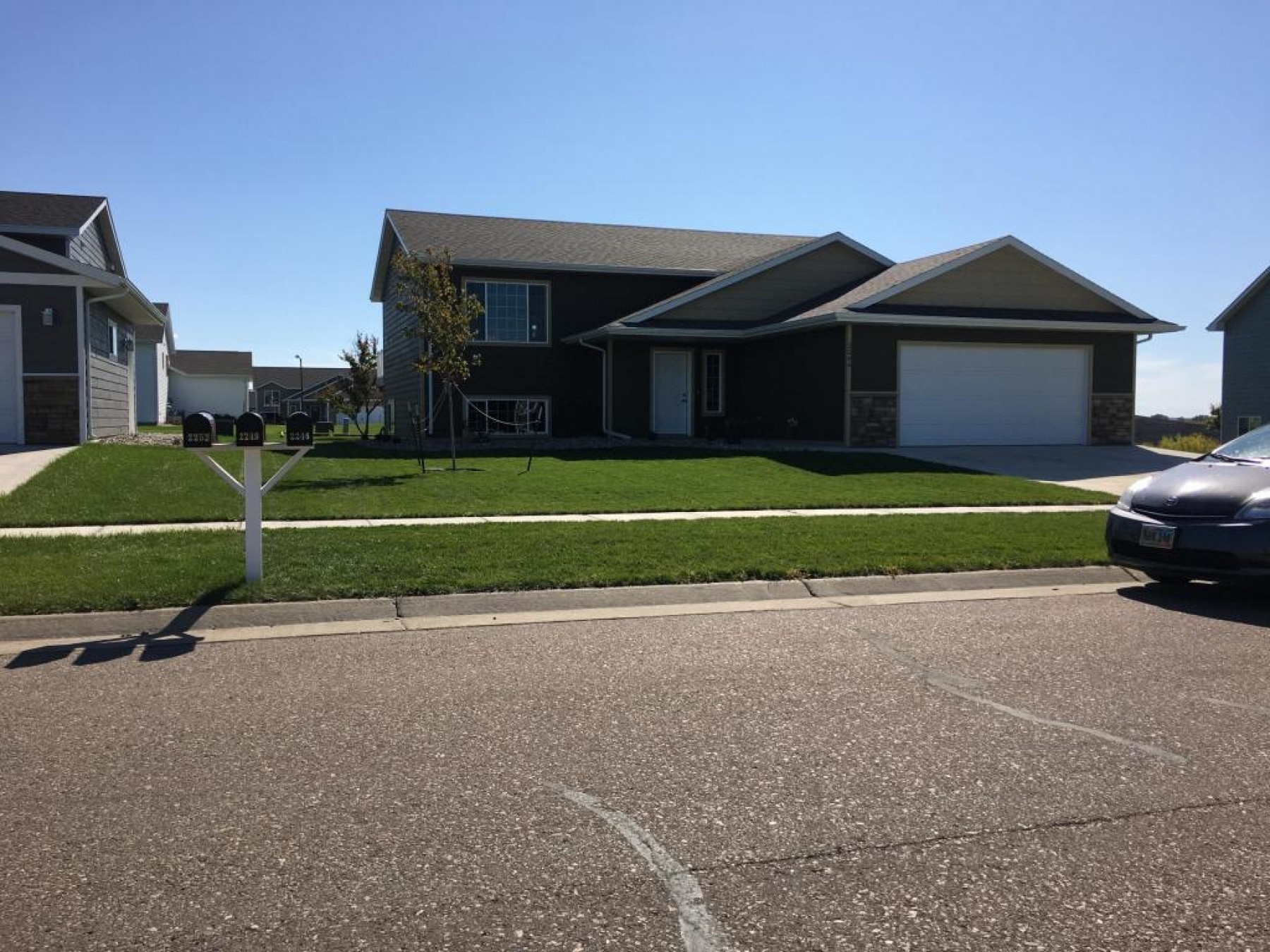 2246 PRIMROSE Drive, Brookings, SD 57006