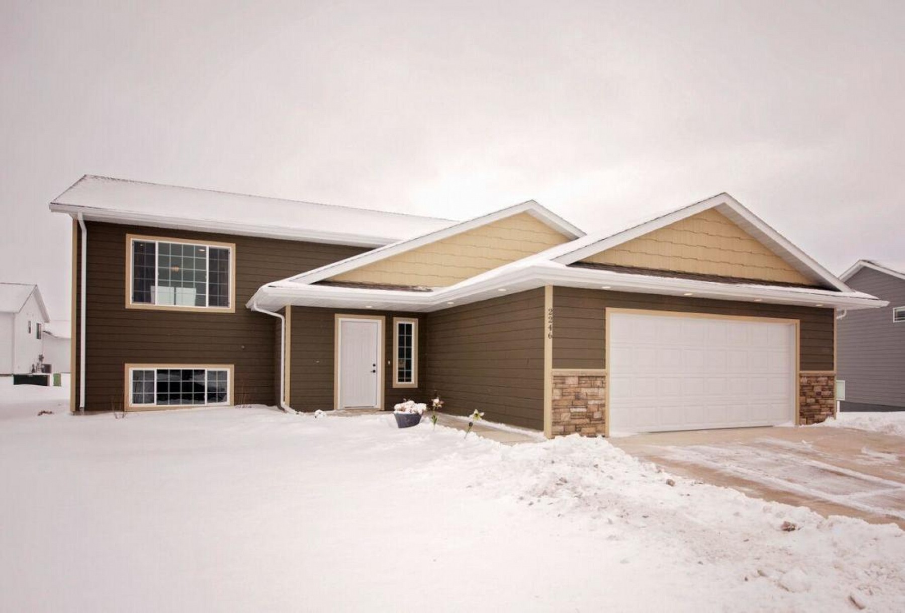 2246 PRIMROSE Drive, Brookings, SD 57006
