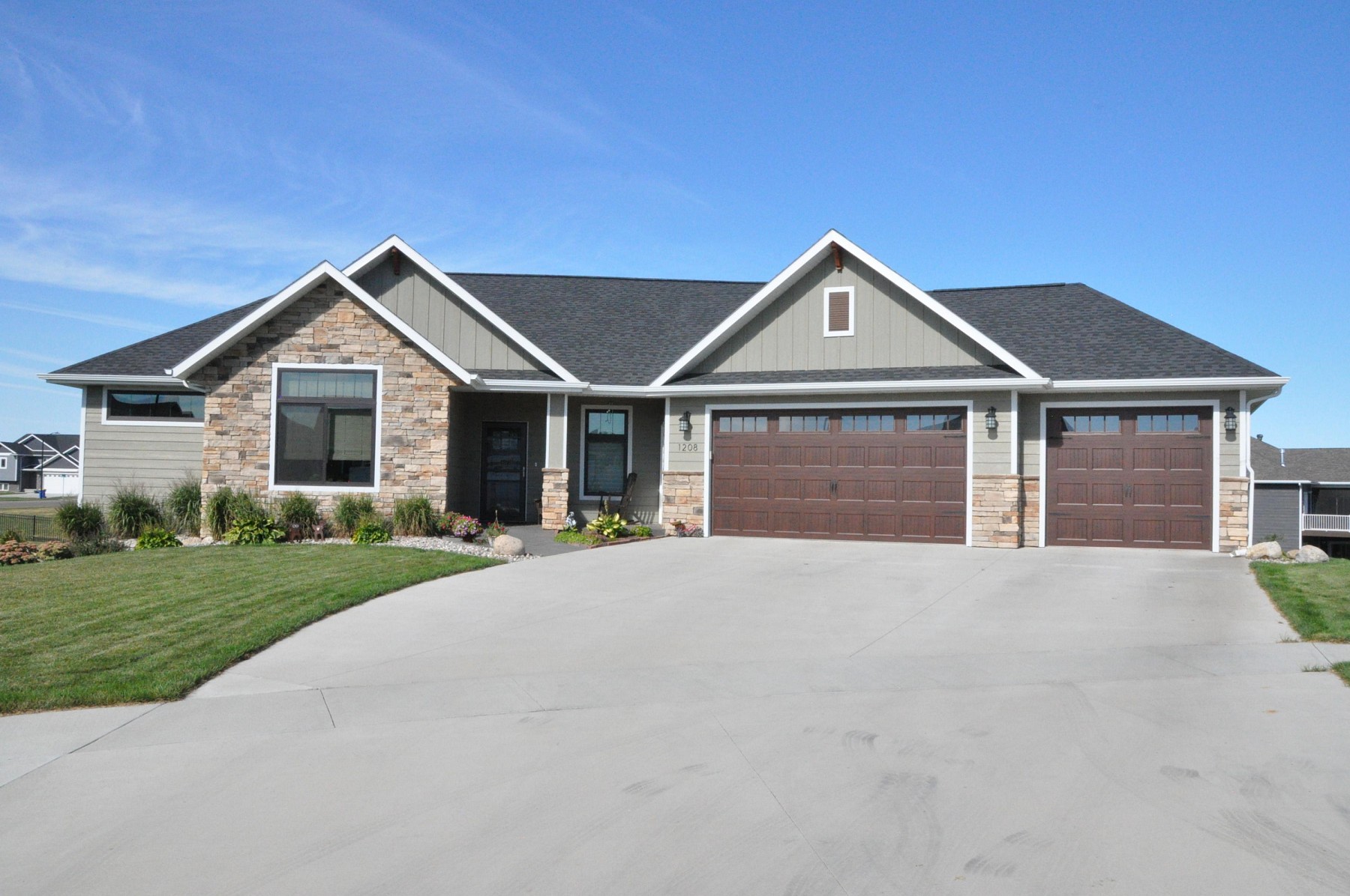 1208 Summit Circle, Brookings, SD 57006