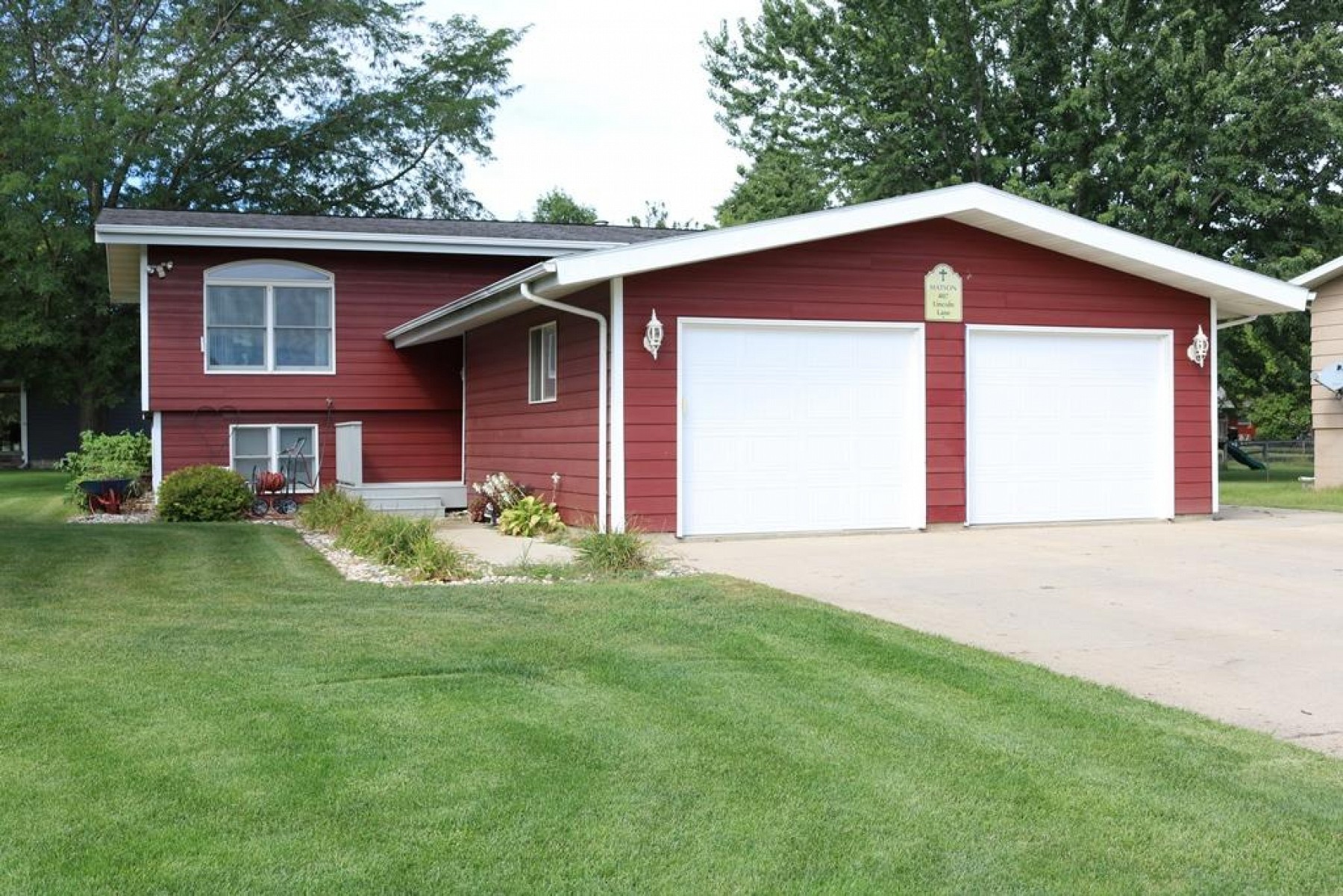 407 Lincoln Lane, Volga, SD 57071