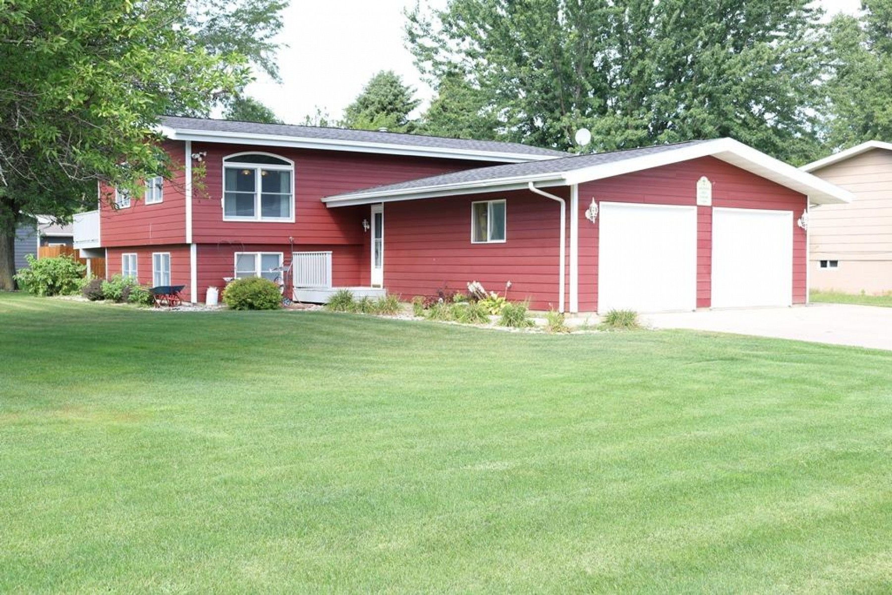 407 Lincoln Lane, Volga, SD 57071
