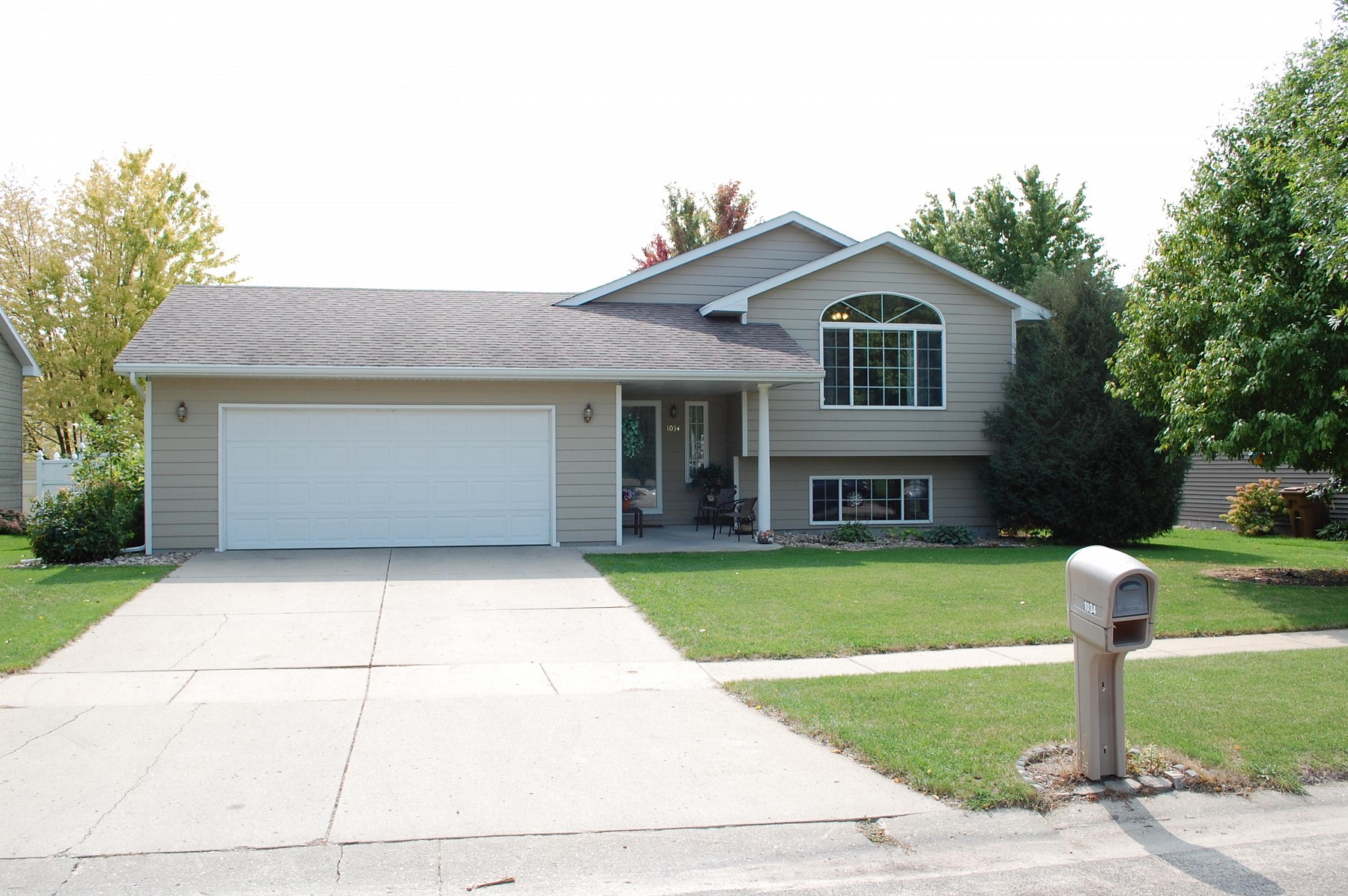 1034 Yorktown Drive, Brookings, SD 57006