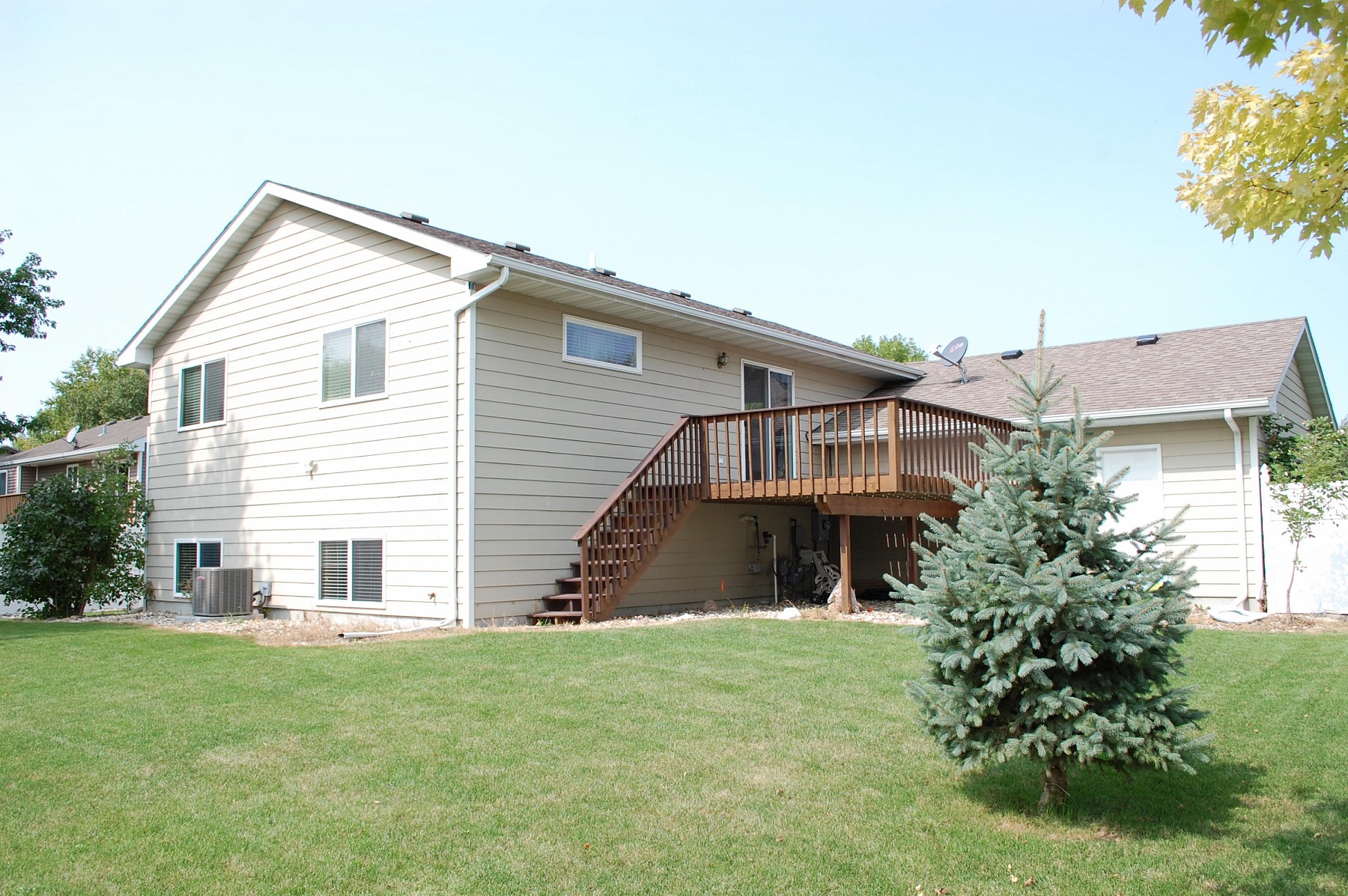 1034 Yorktown Drive, Brookings, SD 57006