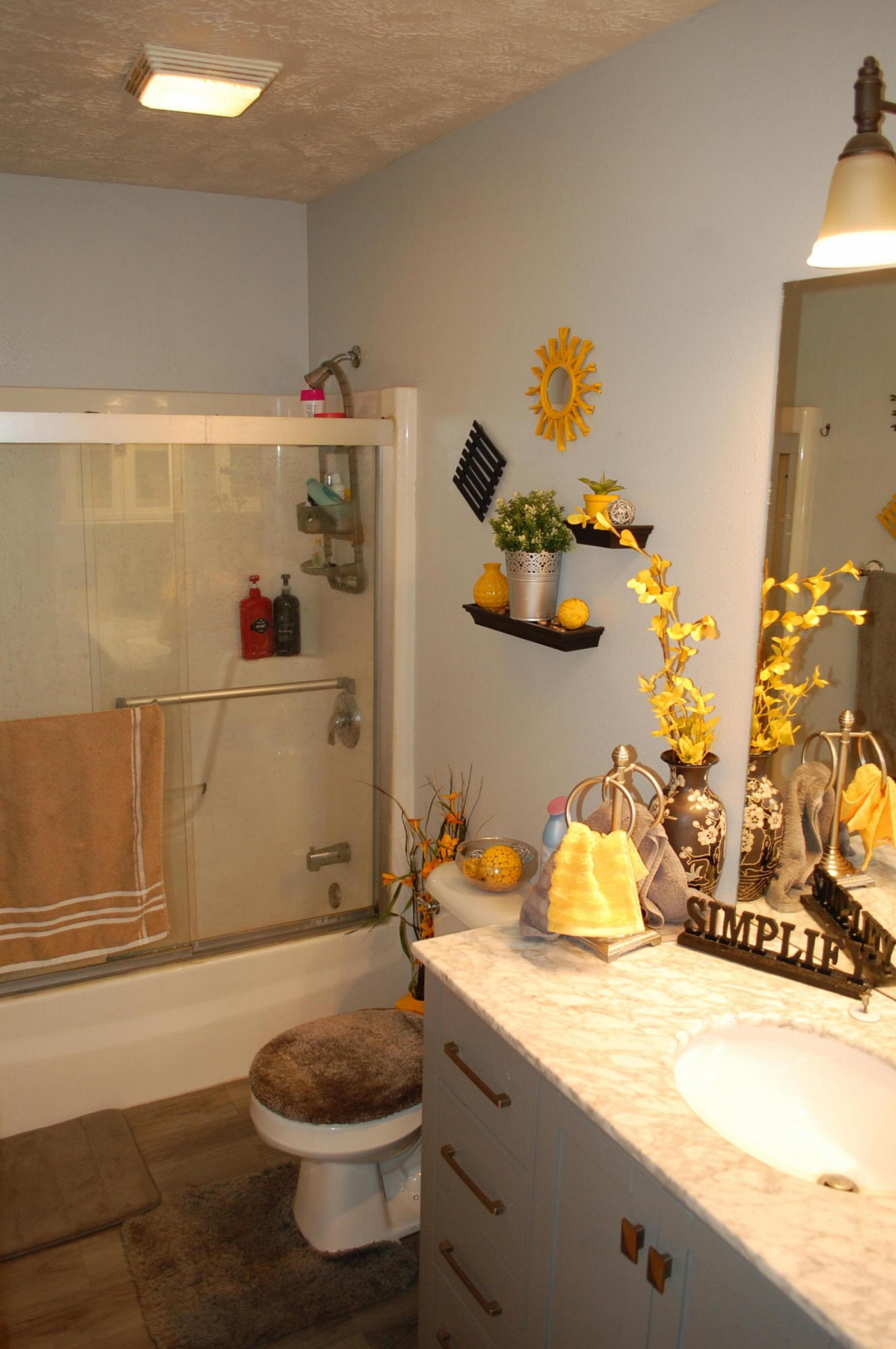 1034 Yorktown Drive, Brookings, SD 57006