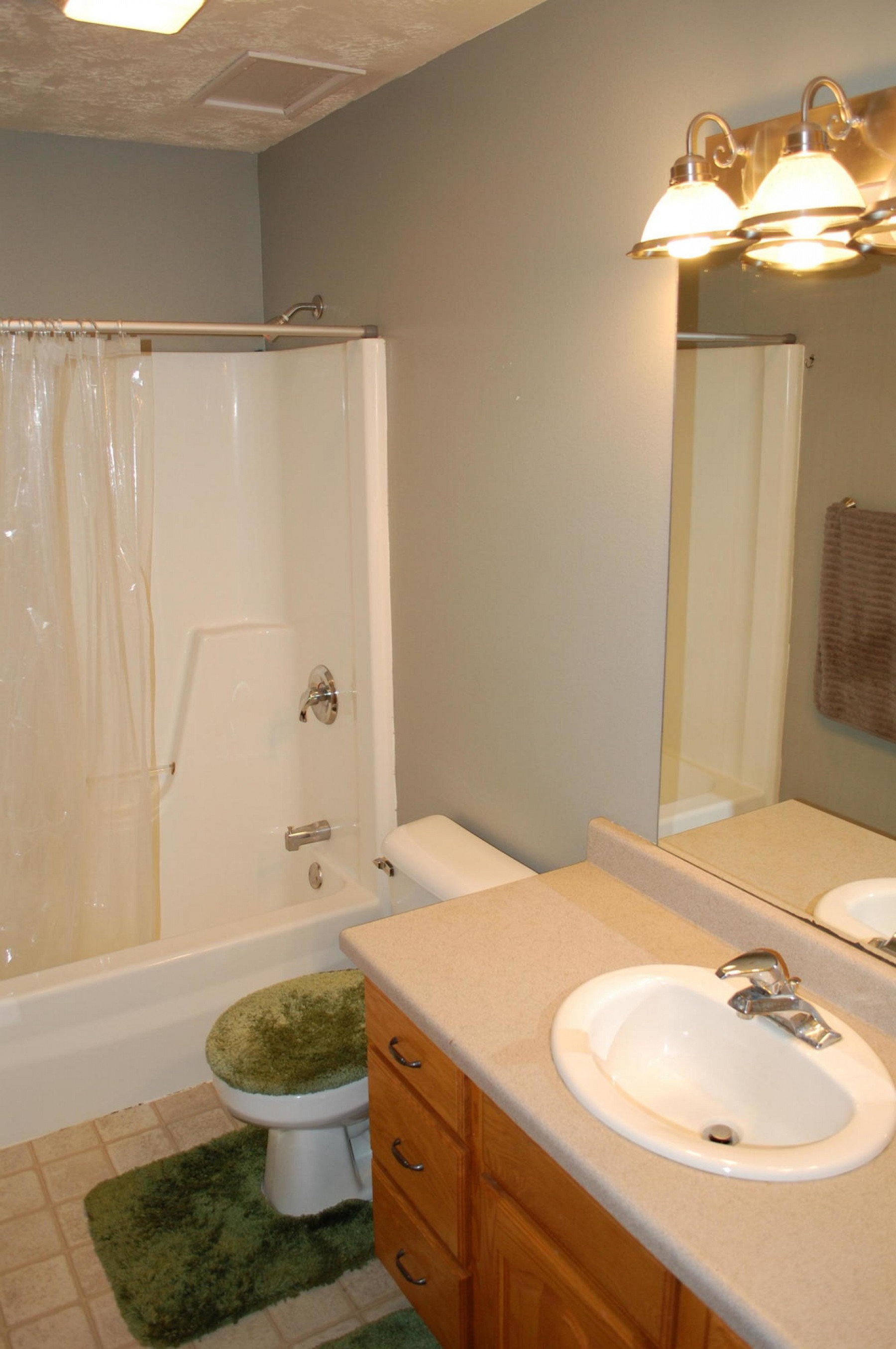 1034 Yorktown Drive, Brookings, SD 57006