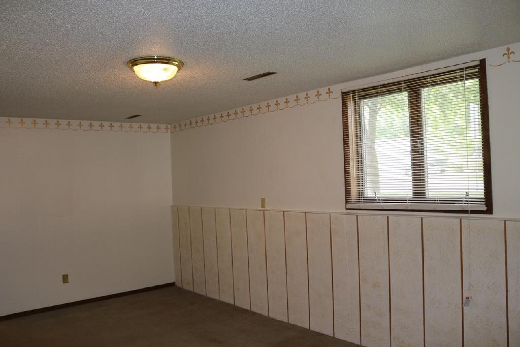 408 Dakota Avenue, Volga, SD 57071