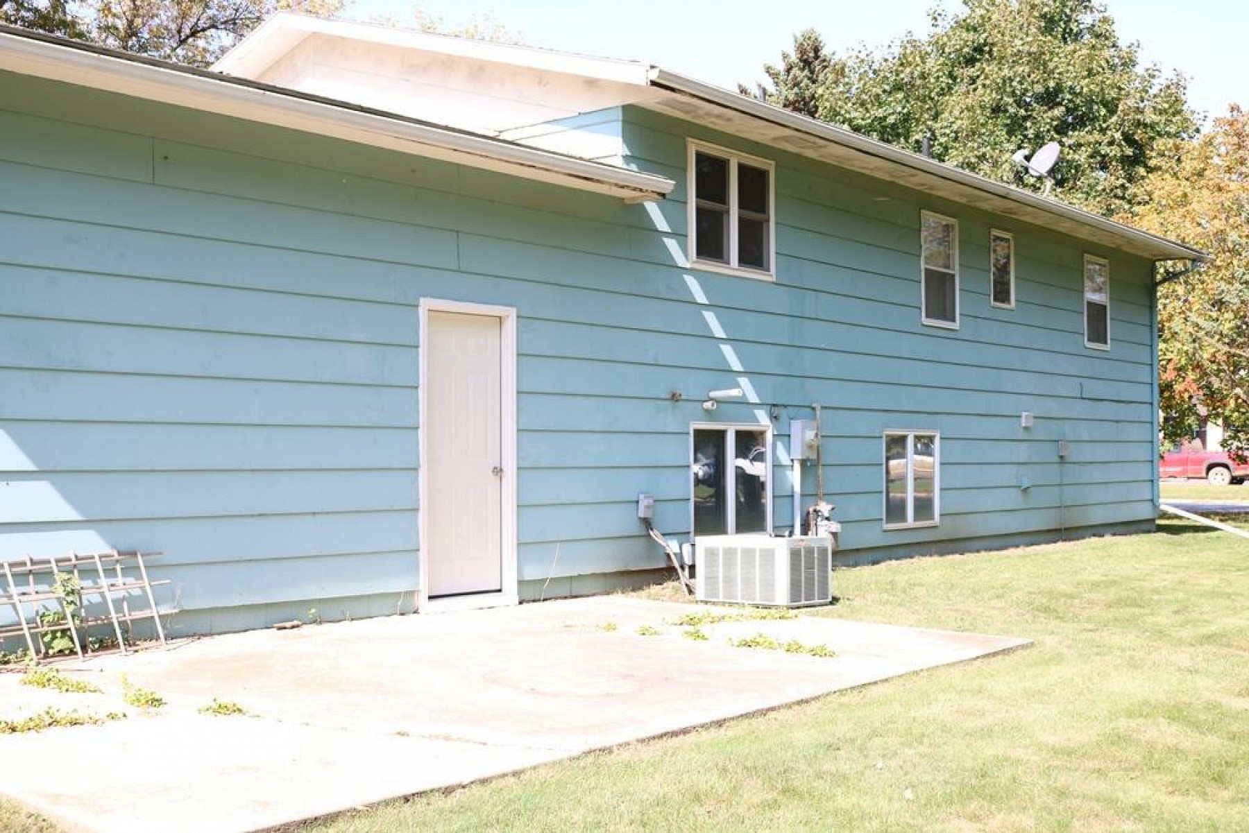 408 Dakota Avenue, Volga, SD 57071