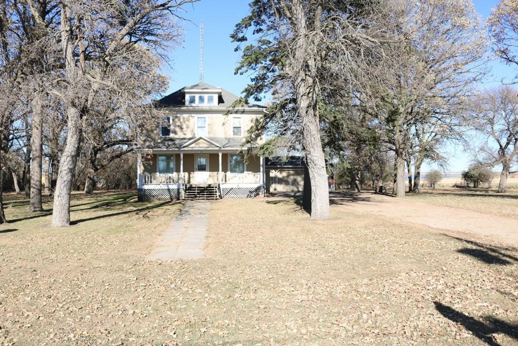 606 3rd Street NE, Lake Preston, SD 57249