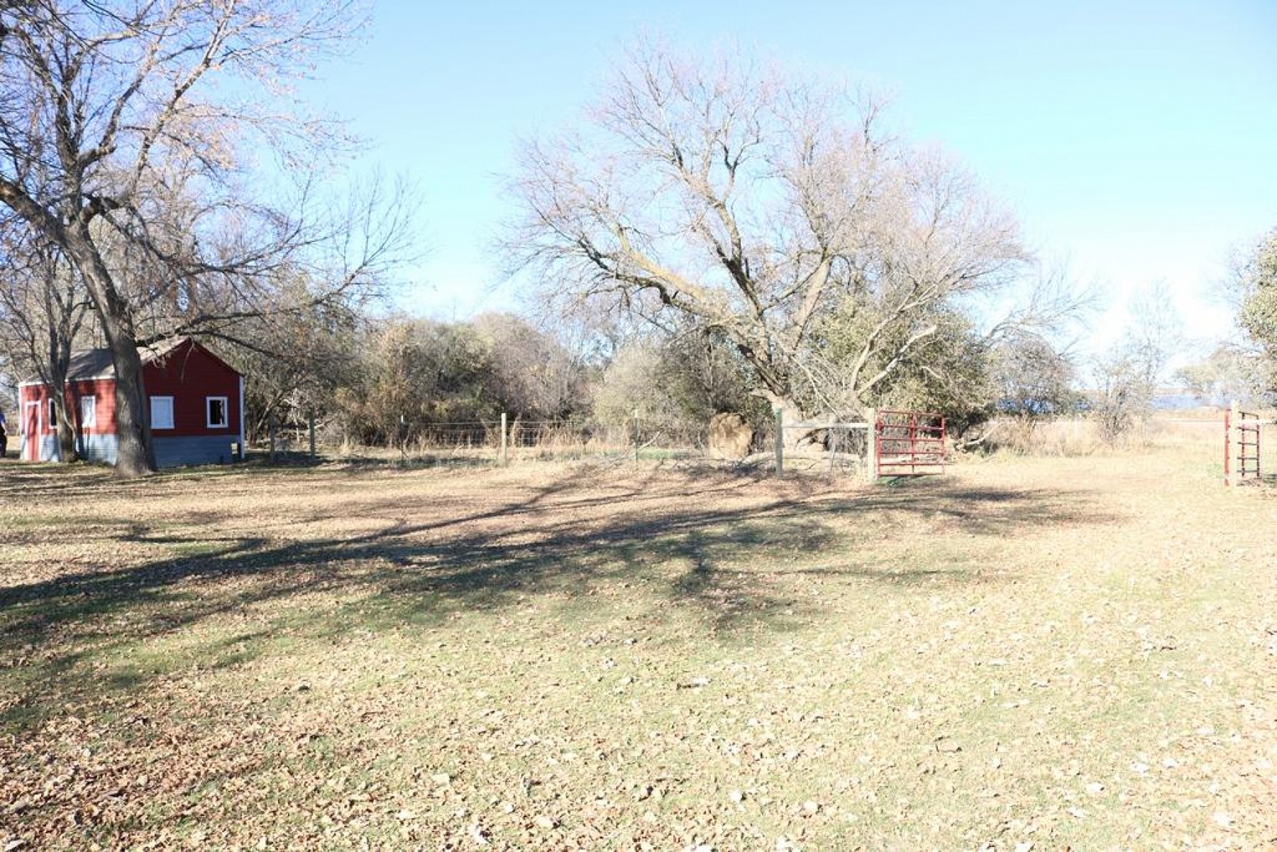 606 3rd Street NE, Lake Preston, SD 57249