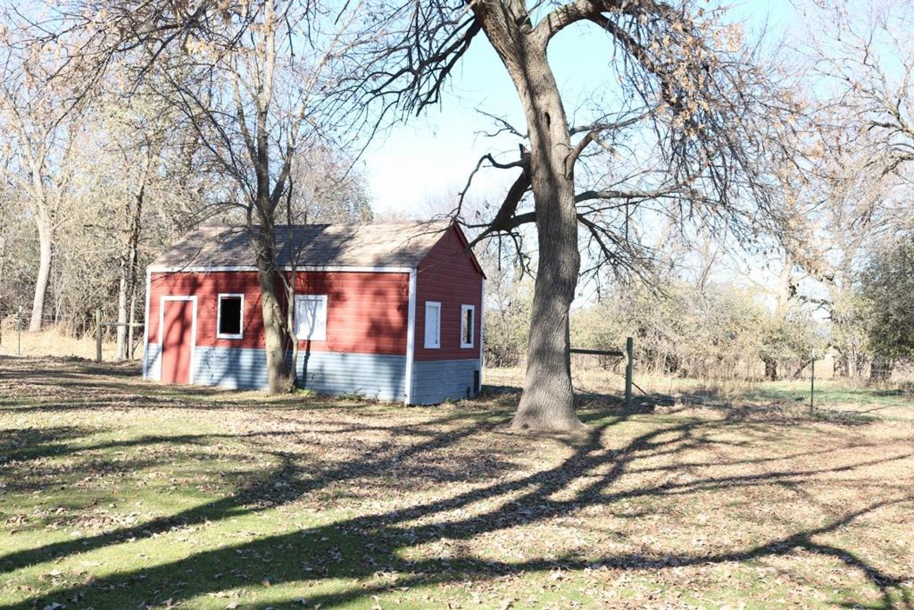 606 3rd Street NE, Lake Preston, SD 57249