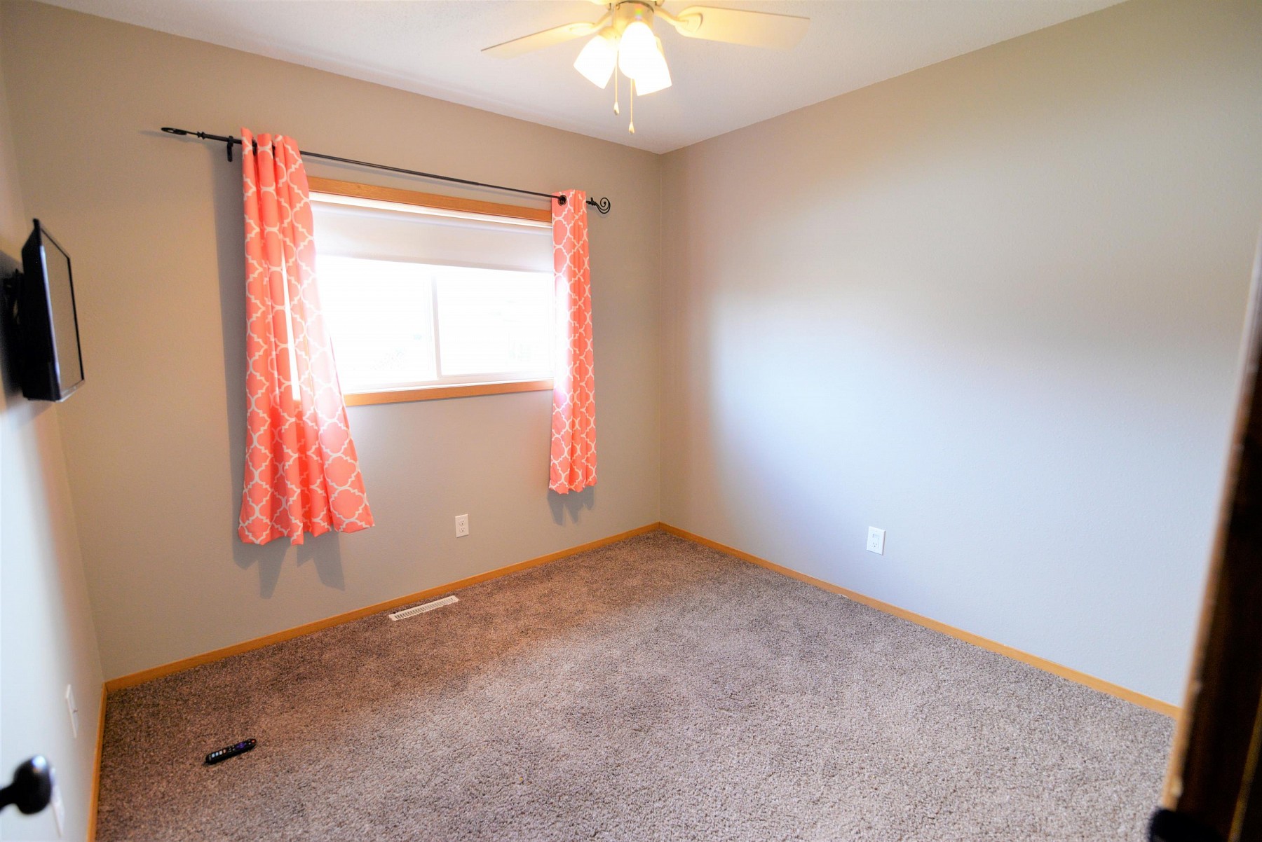 2221 Rhonda Road, Brookings, SD 57006