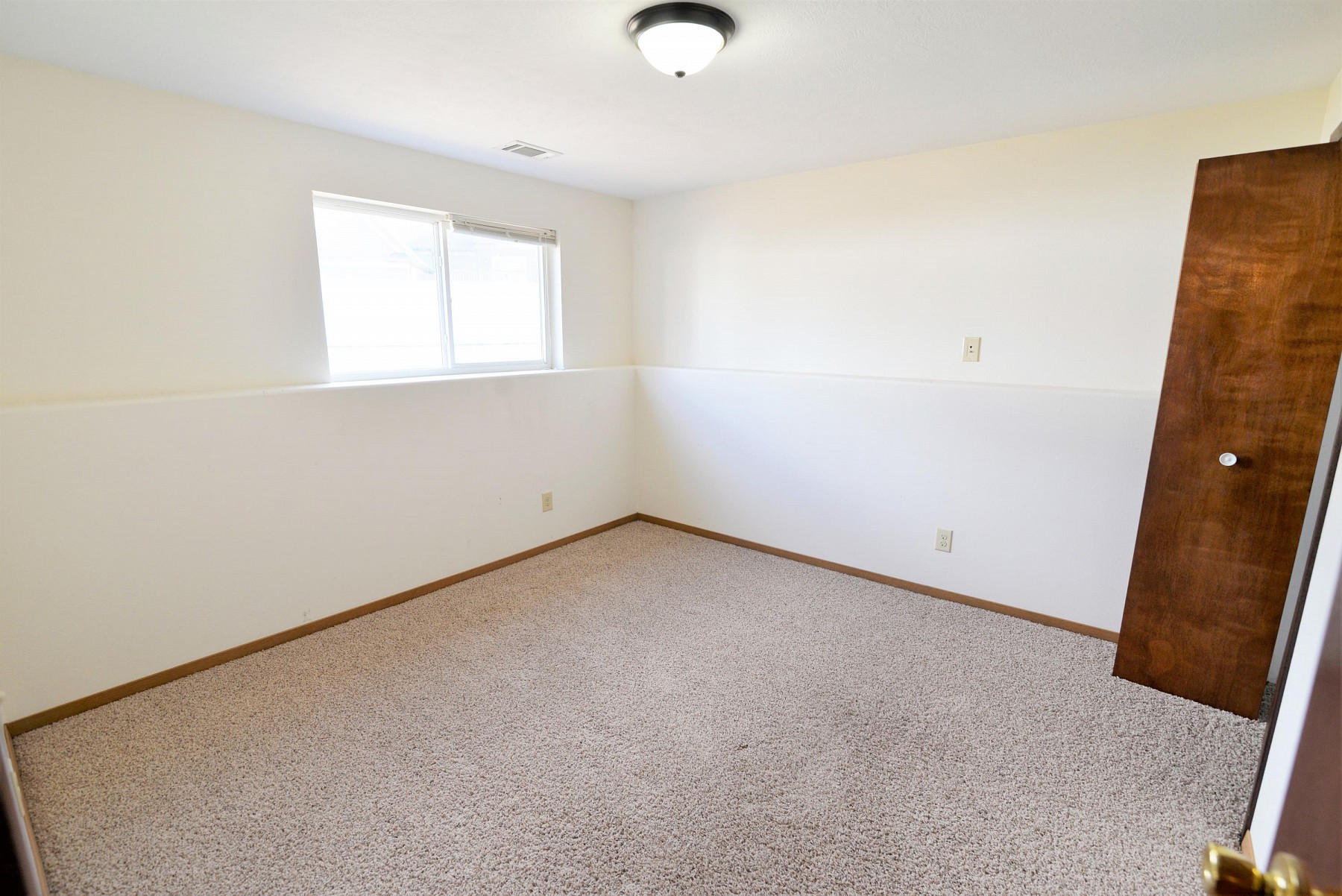 2221 Rhonda Road, Brookings, SD 57006