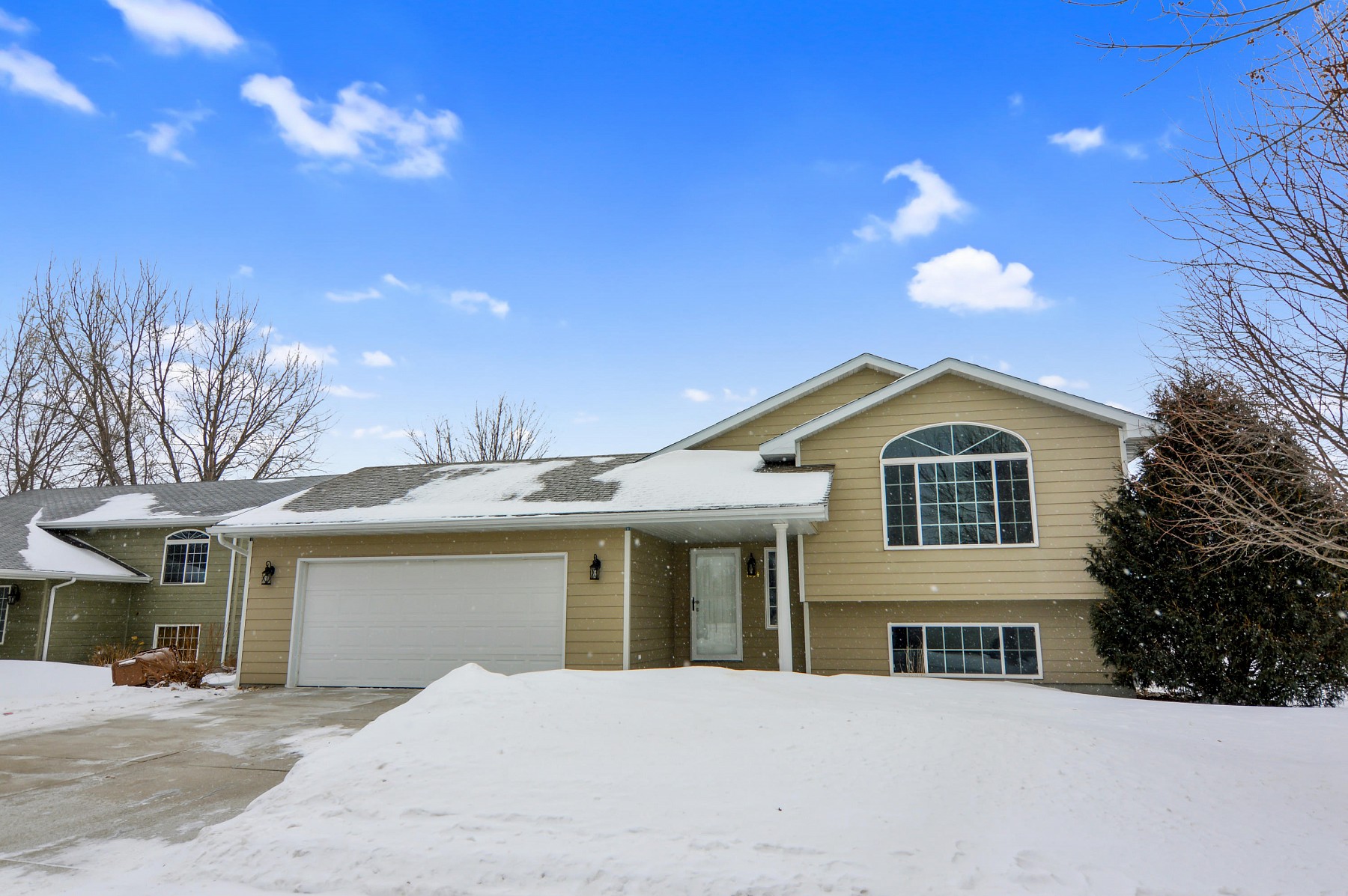 1034 Yorktown Drive, Brookings, SD 57006