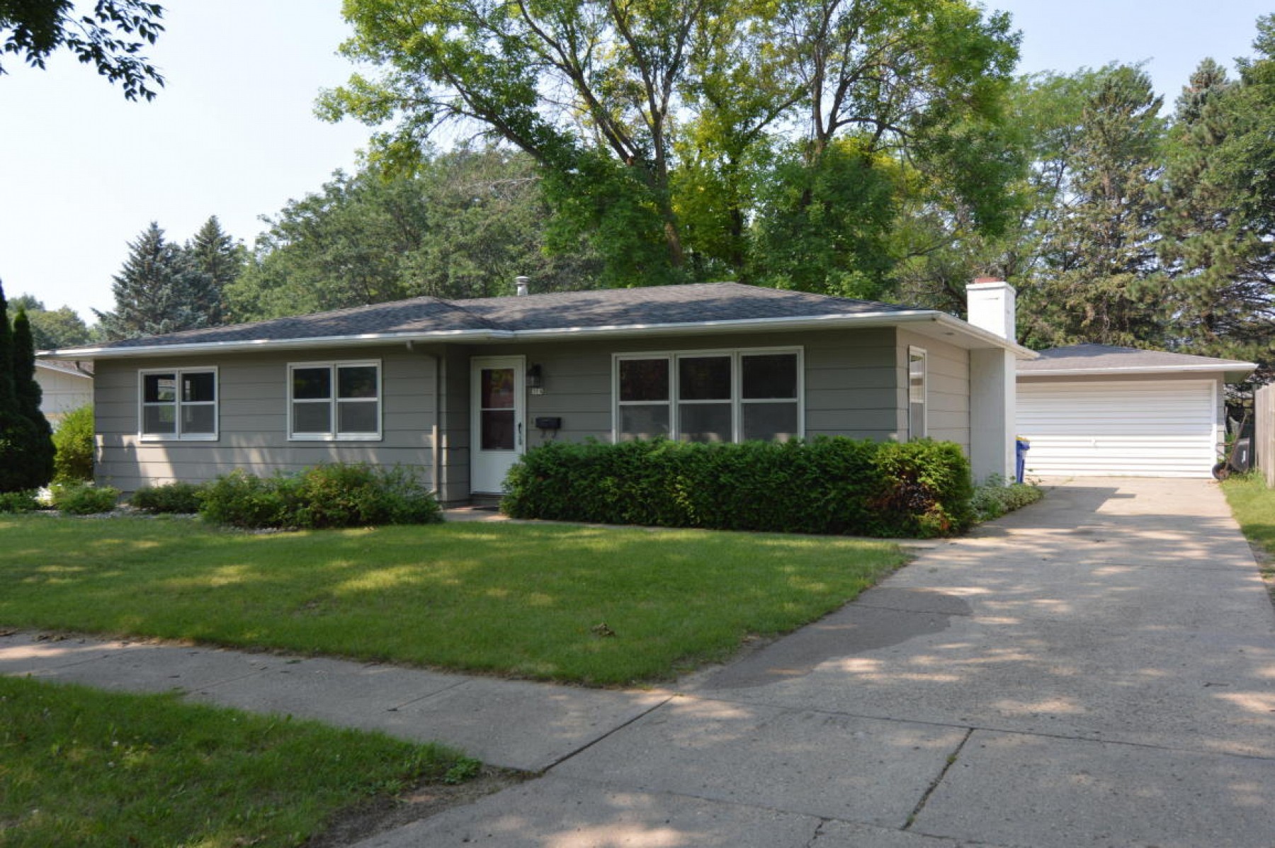 314 Lincoln Lane S, Brookings, SD 57006