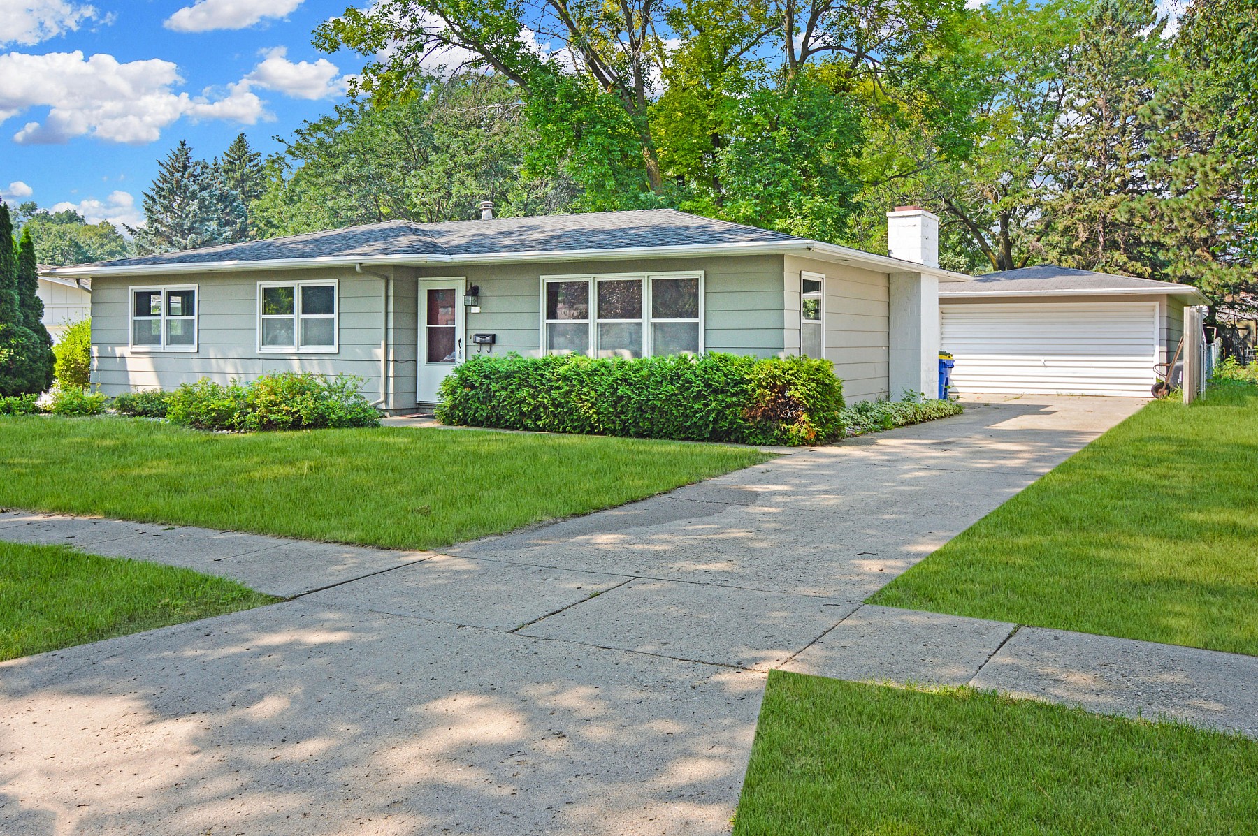 314 Lincoln Lane S, Brookings, SD 57006