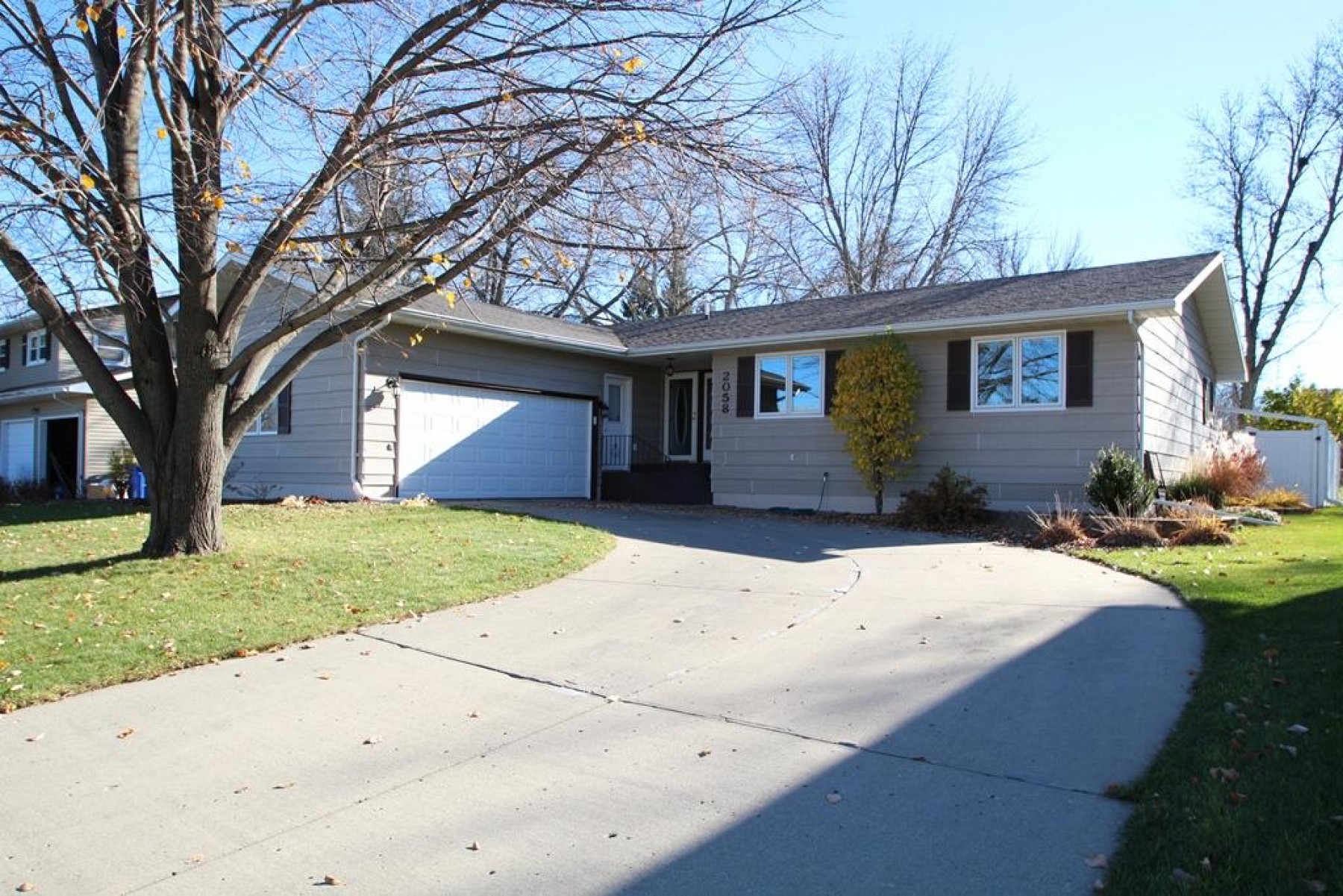 2058 MORNINGSIDE Drive, Brookings, SD 57006