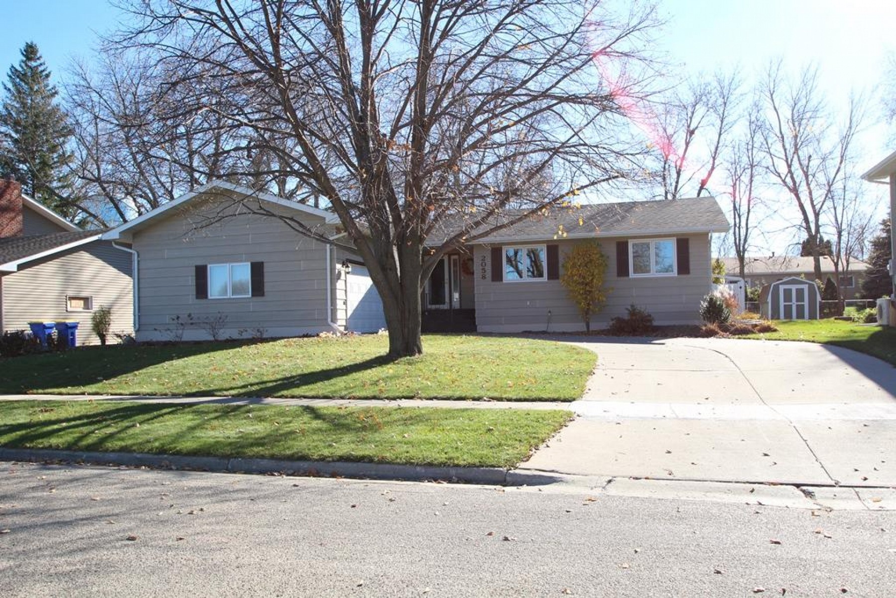 2058 MORNINGSIDE Drive, Brookings, SD 57006