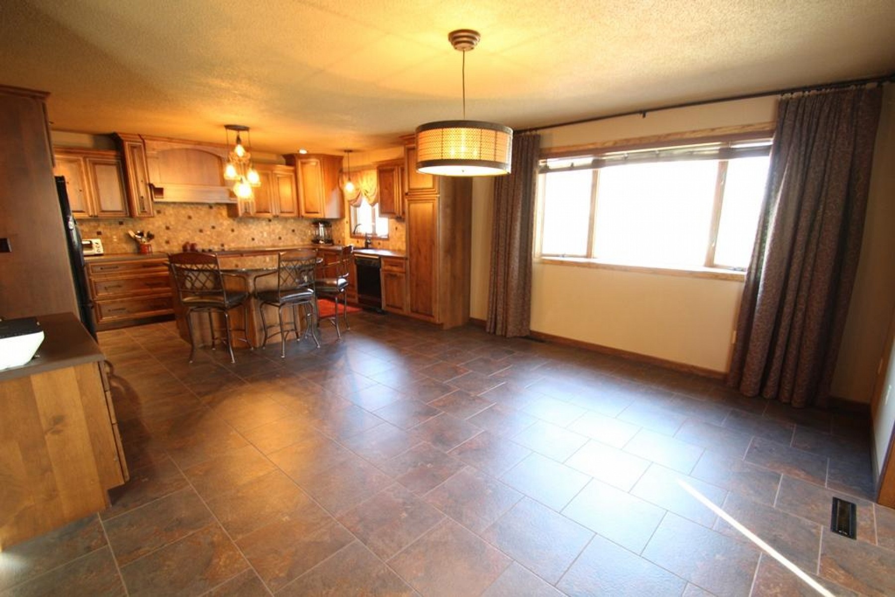 2058 MORNINGSIDE Drive, Brookings, SD 57006