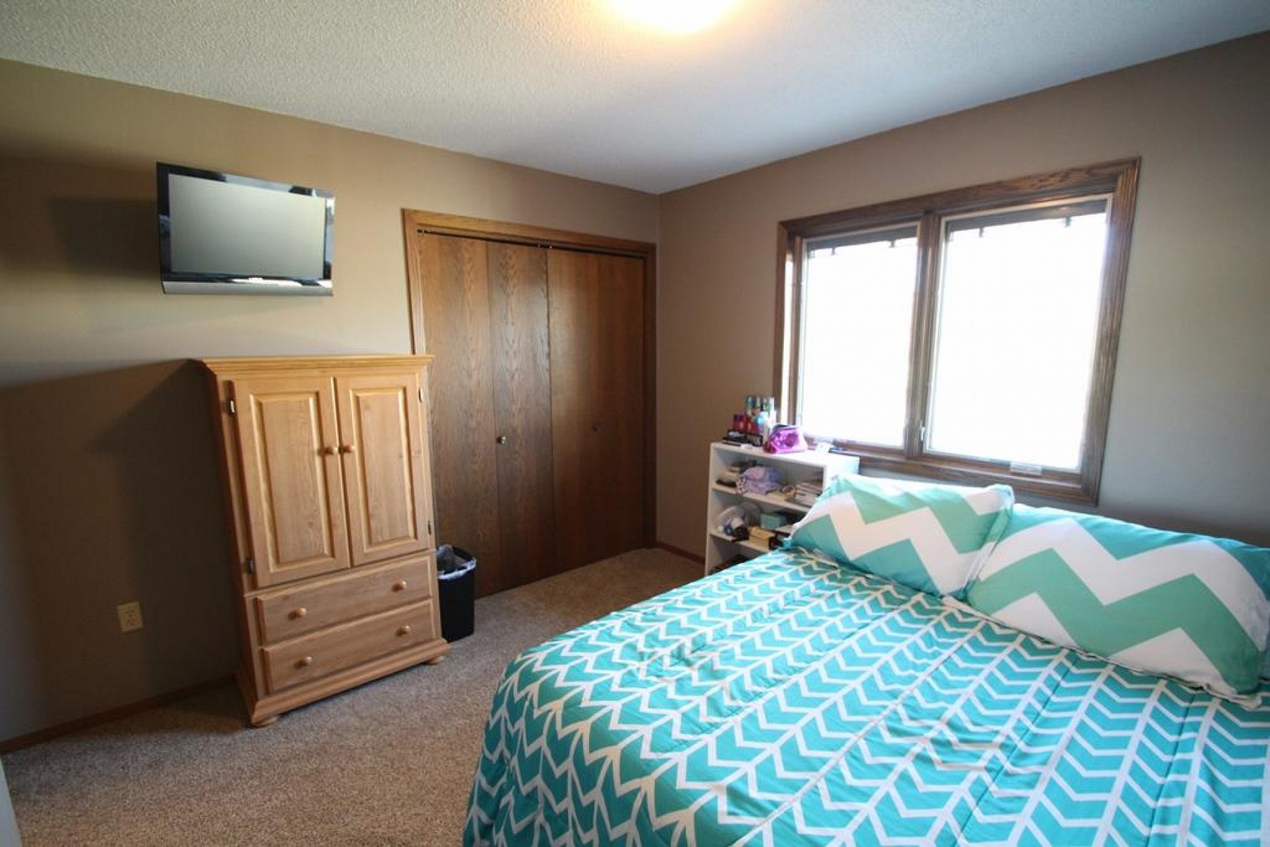 2058 MORNINGSIDE Drive, Brookings, SD 57006