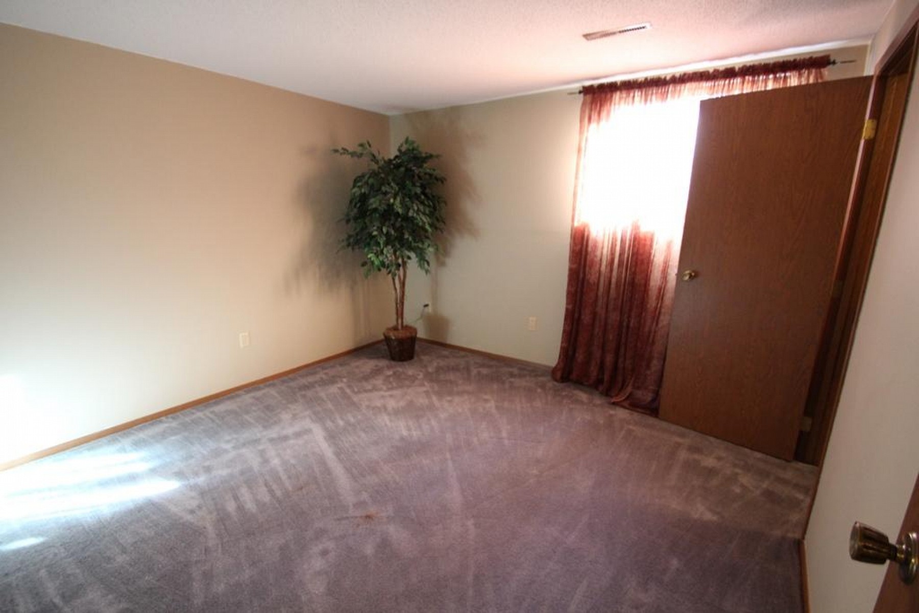 2058 MORNINGSIDE Drive, Brookings, SD 57006