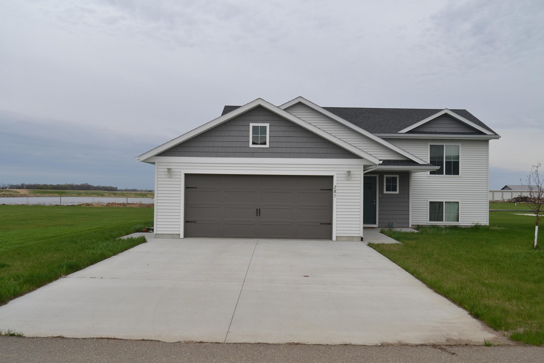 201 Lindsay Drive, Aurora, SD 57002