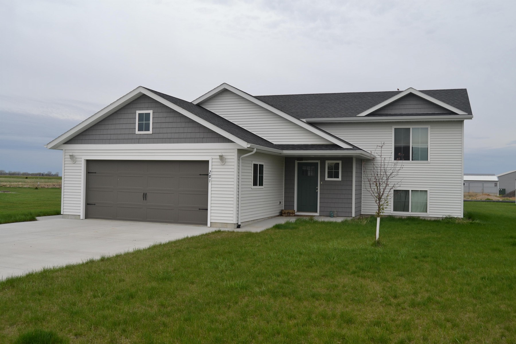 201 Lindsay Drive, Aurora, SD 57002