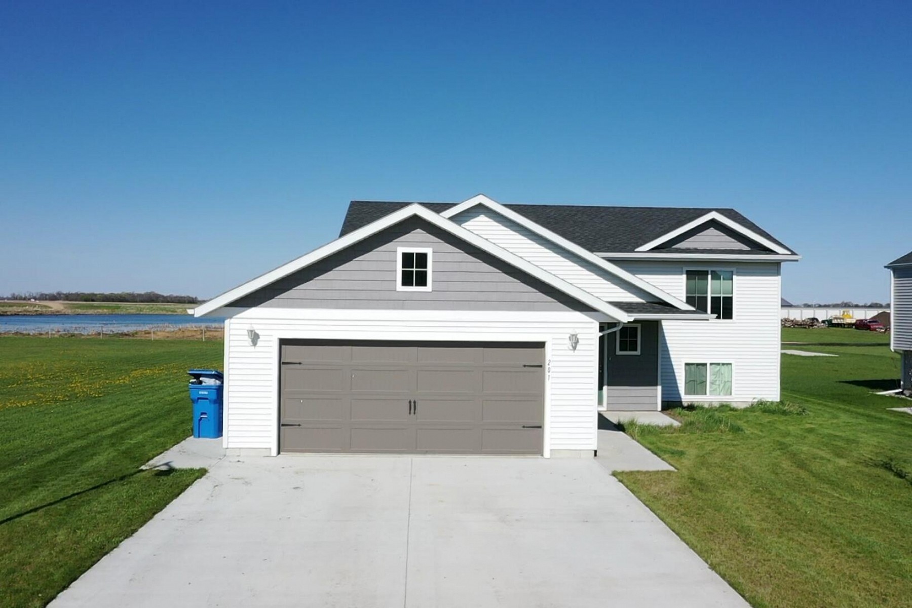 201 Lindsay Drive, Aurora, SD 57002