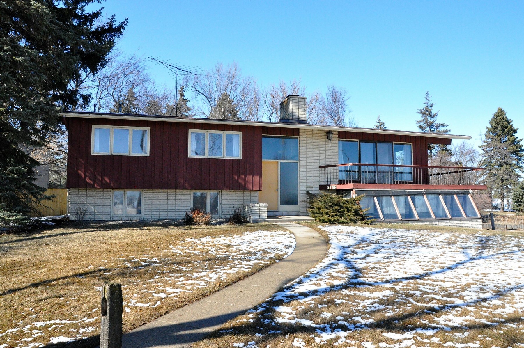 2135 Elmwood Drive, Brookings, SD 57006