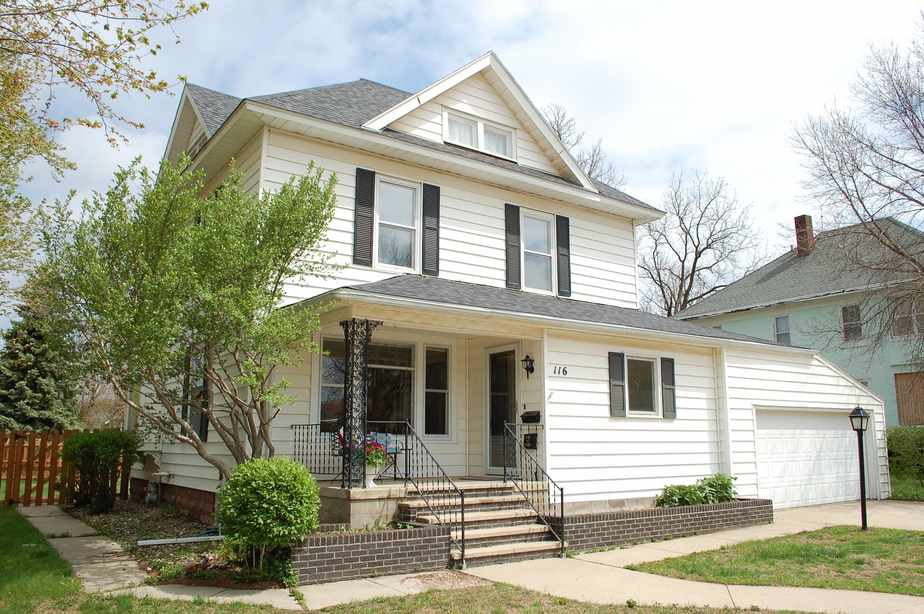 116 1st Avenue, Flandreau, SD 57028