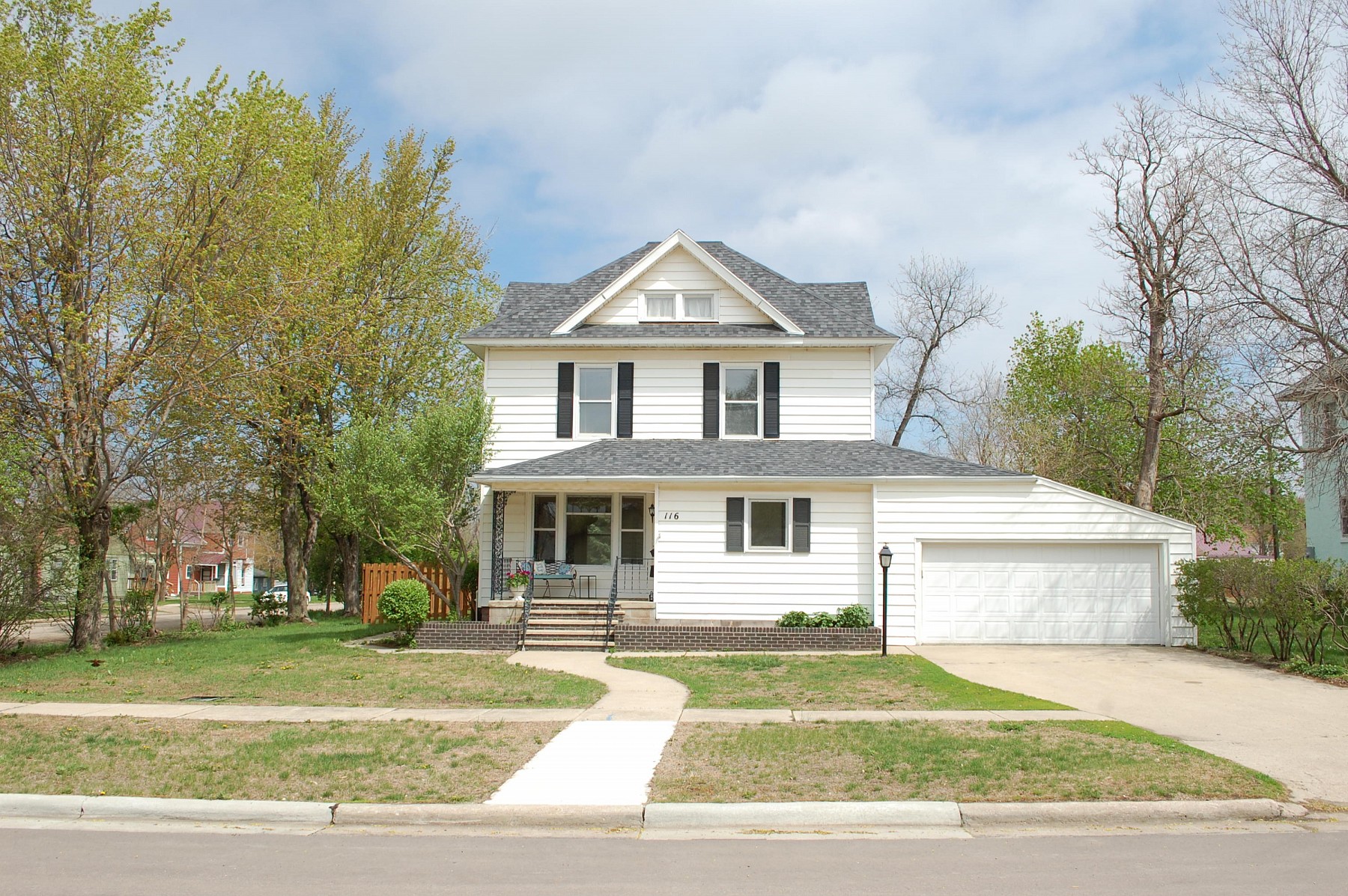 116 1st Avenue, Flandreau, SD 57028