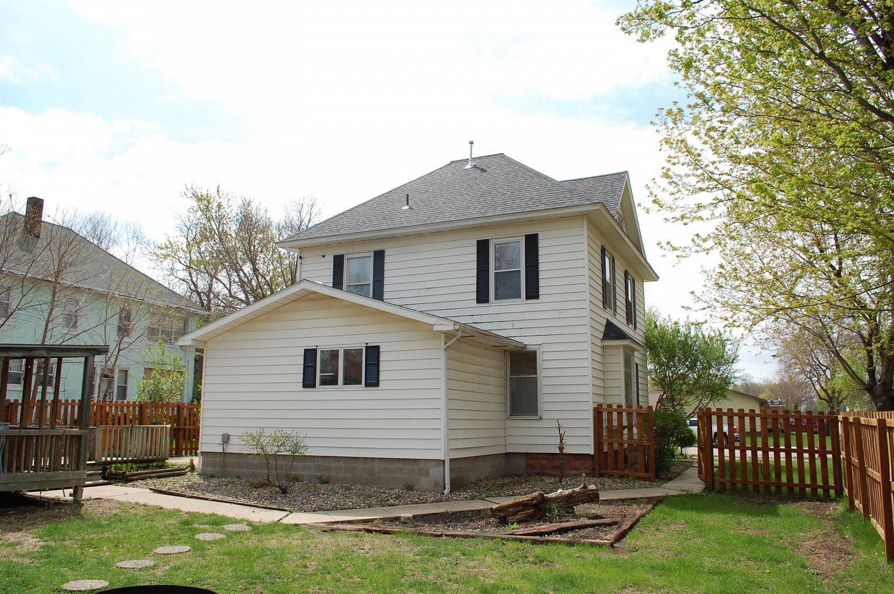 116 1st Avenue, Flandreau, SD 57028