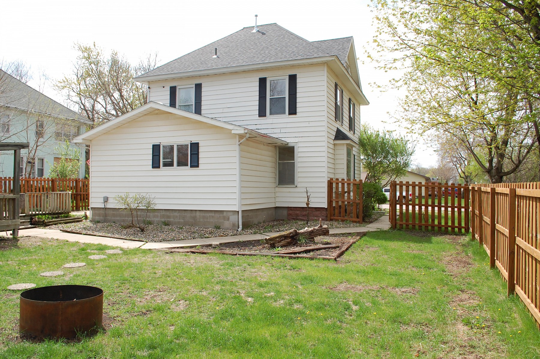 116 1st Avenue, Flandreau, SD 57028