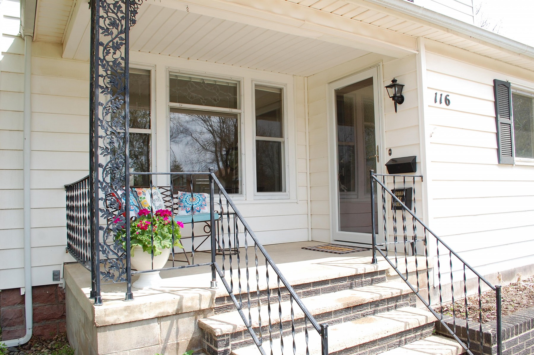 116 1st Avenue, Flandreau, SD 57028