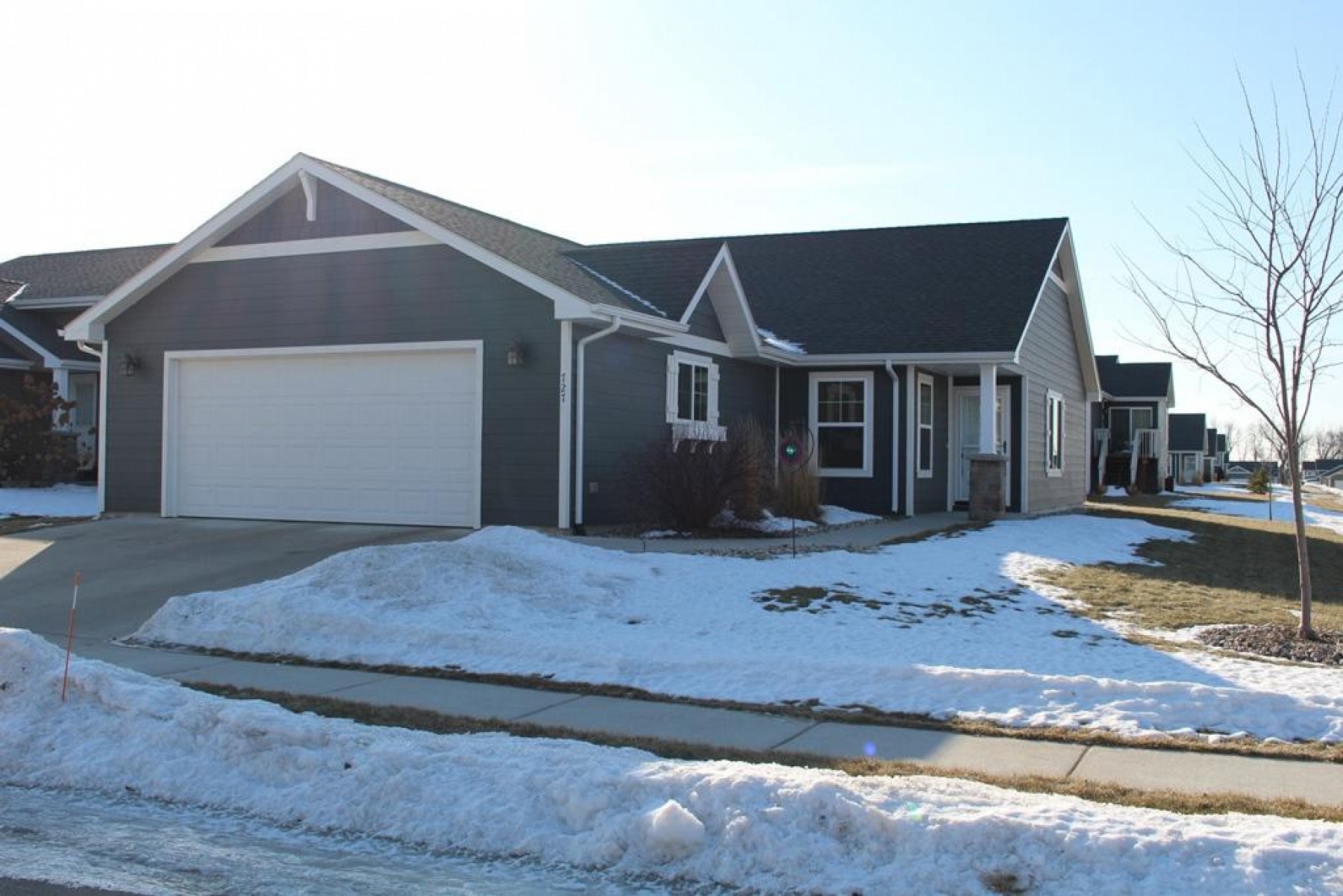 727 NAPA VALLEY Street, Brookings, SD 57006
