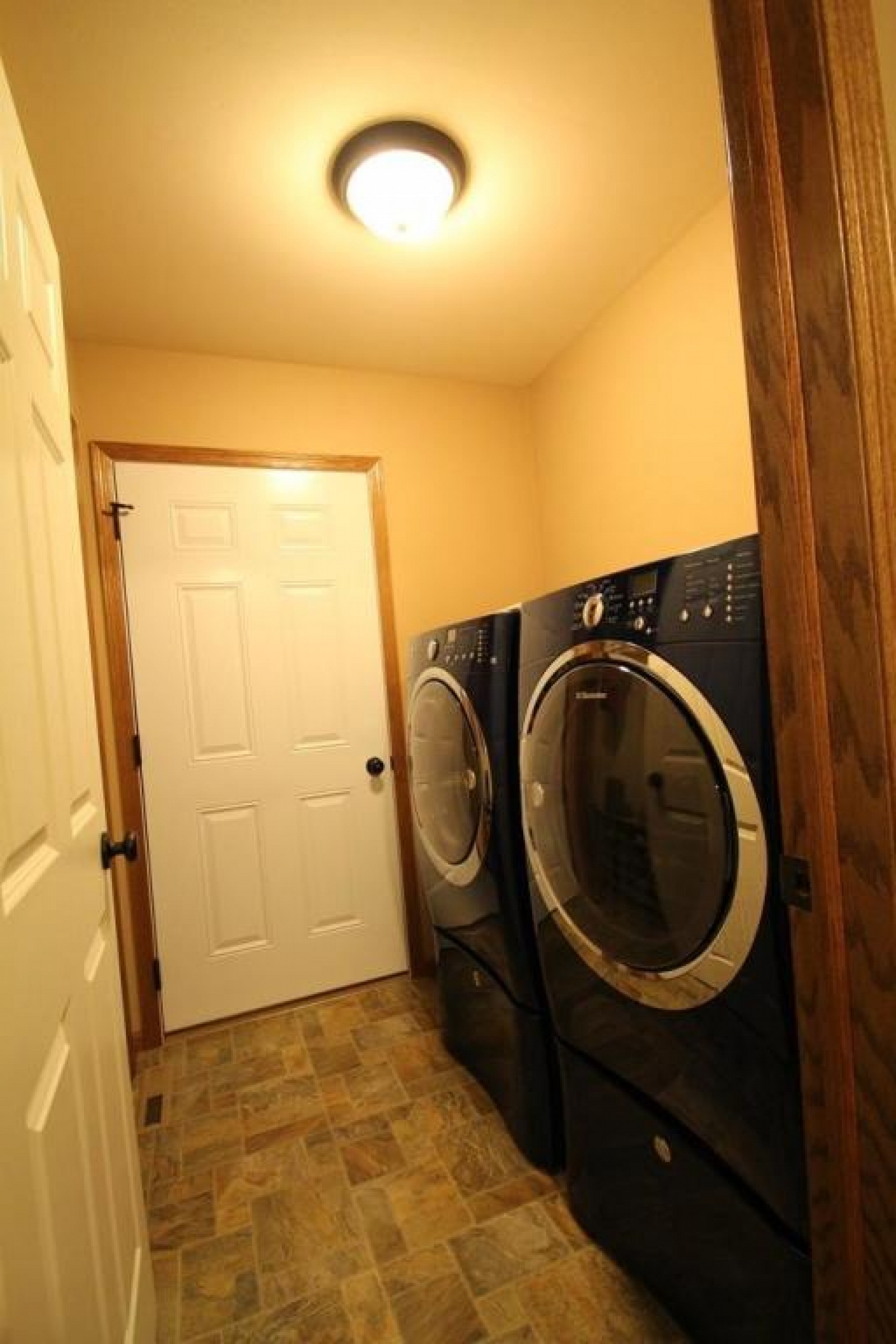 727 NAPA VALLEY Street, Brookings, SD 57006