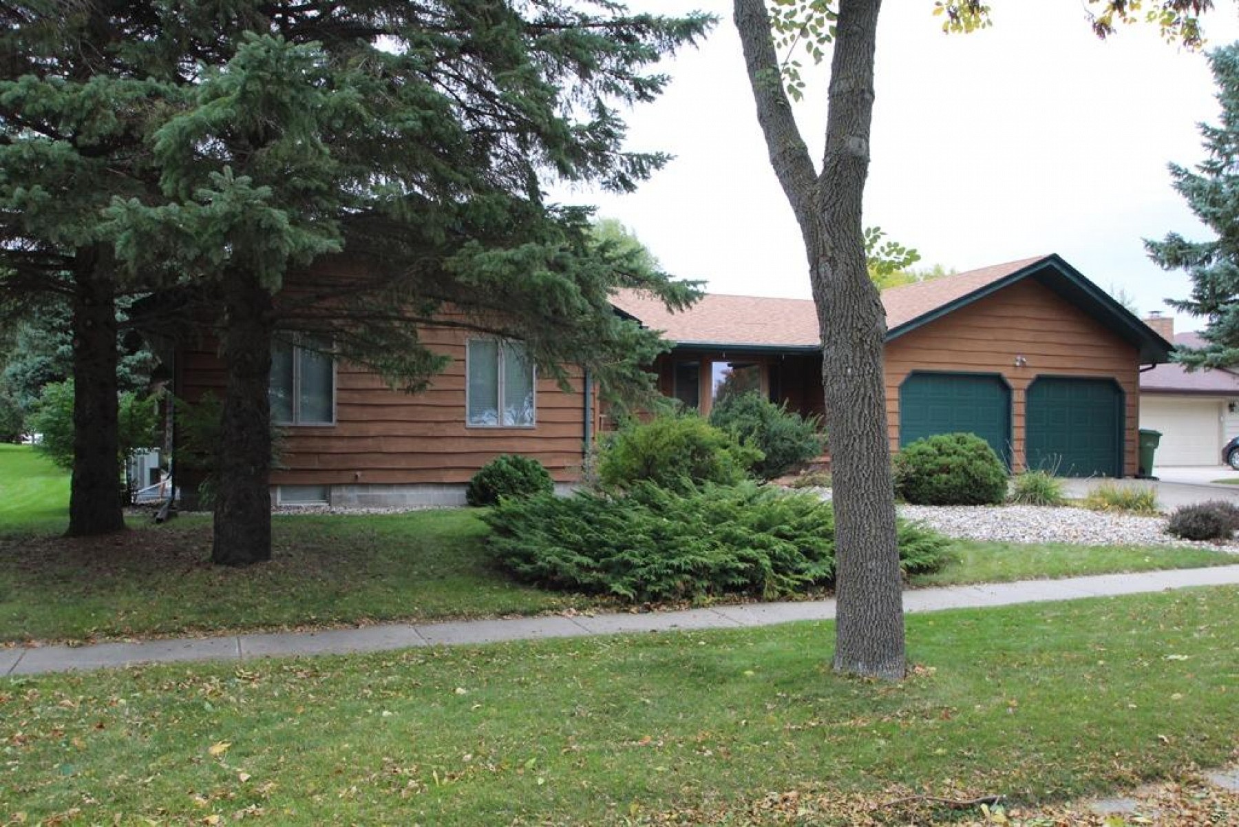 435 Hunters Ridge Road, Brookings, SD 57006