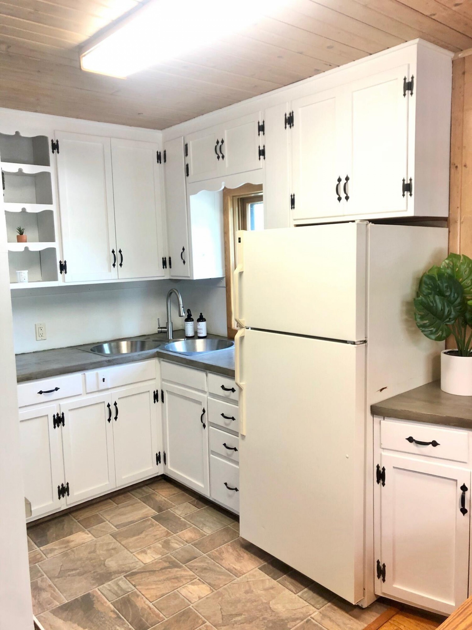 310 Fremont Avenue N, Lake Preston, SD 57249