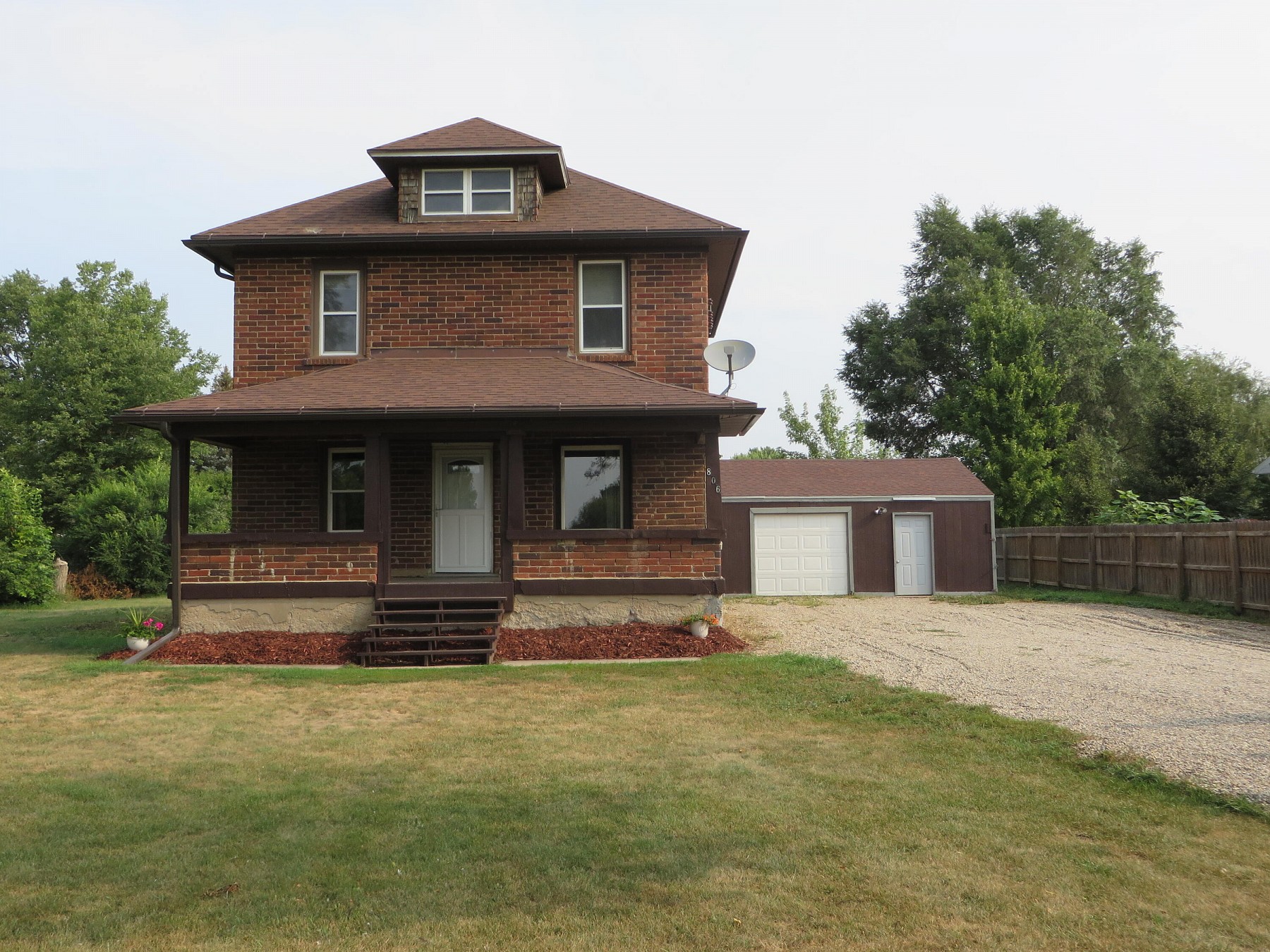 806 6th Street, Volga, SD 57071