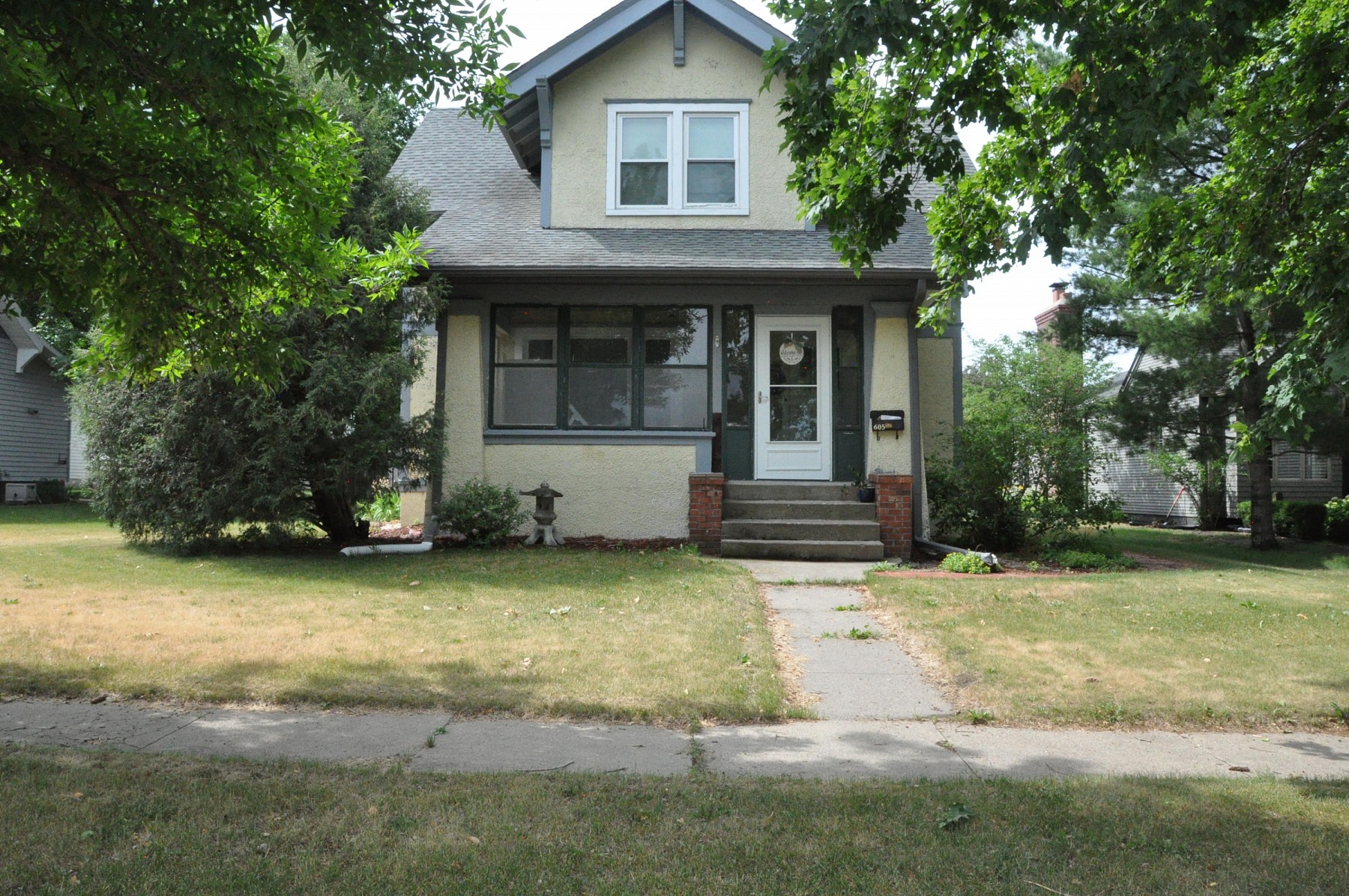 605 2nd Avenue, Flandreau, SD 57028